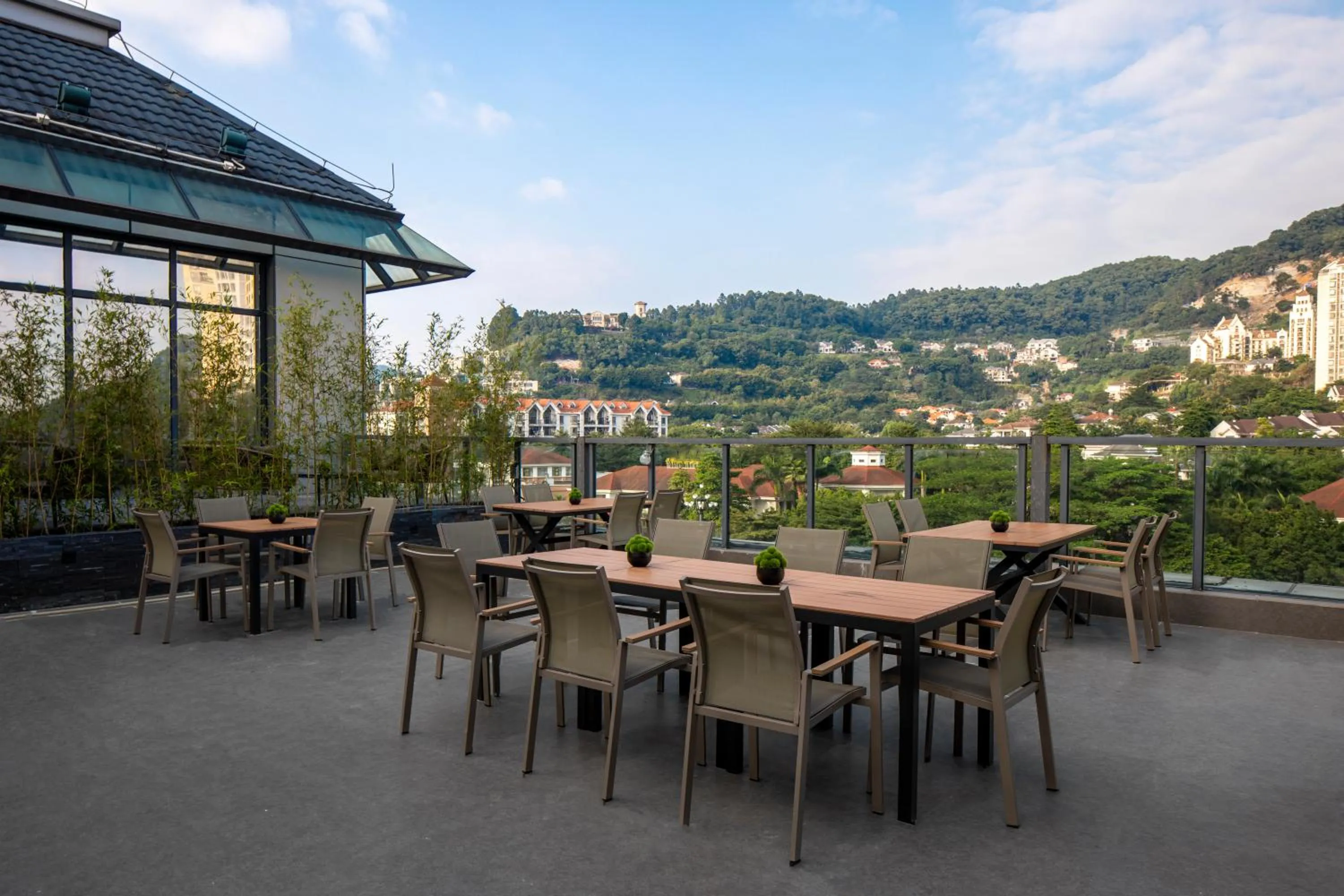 Mountain view in Paco Hotel Jinfeng Metro Guangzhou