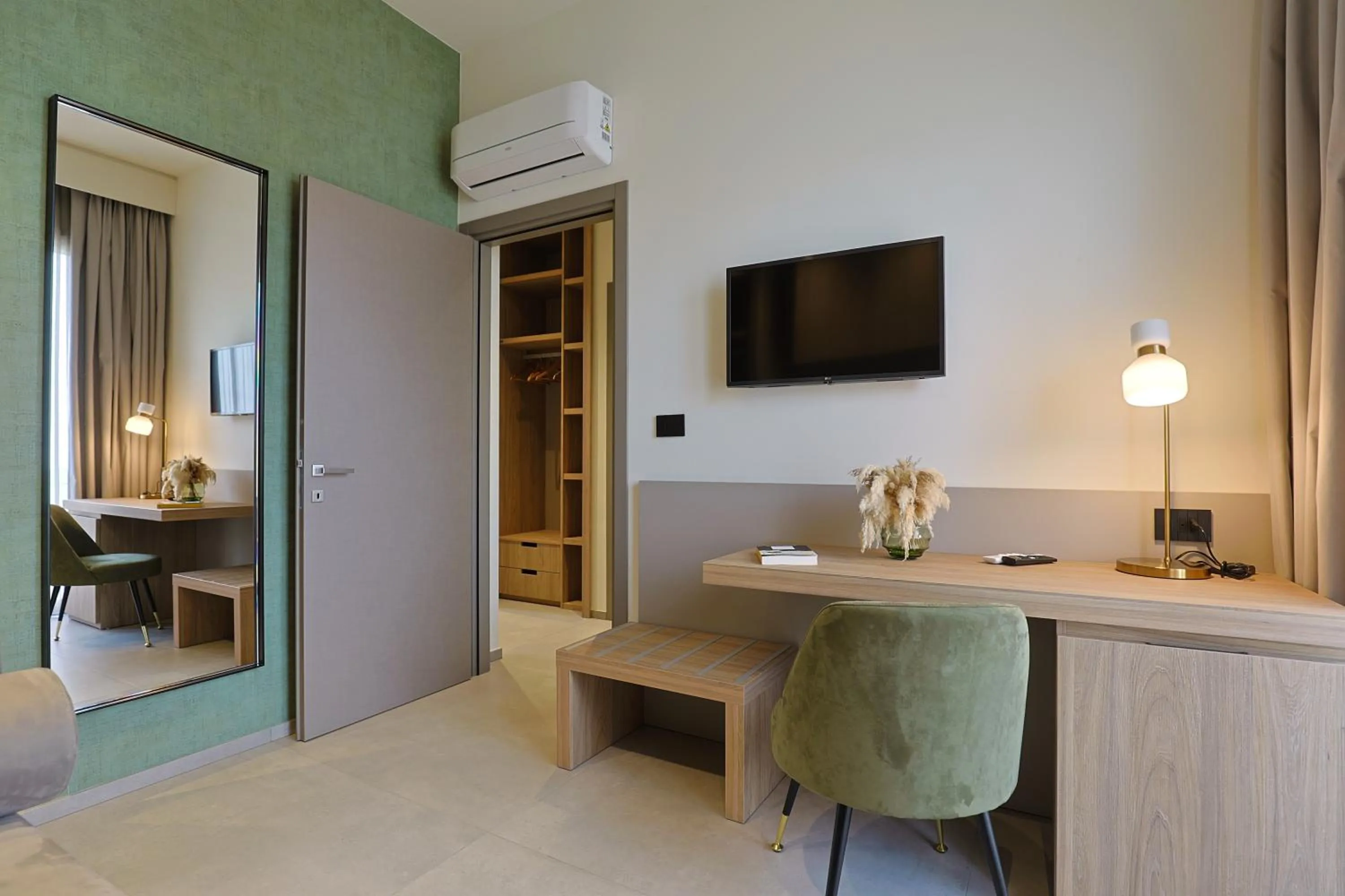 TV and multimedia in 10 Catalani Rooms
