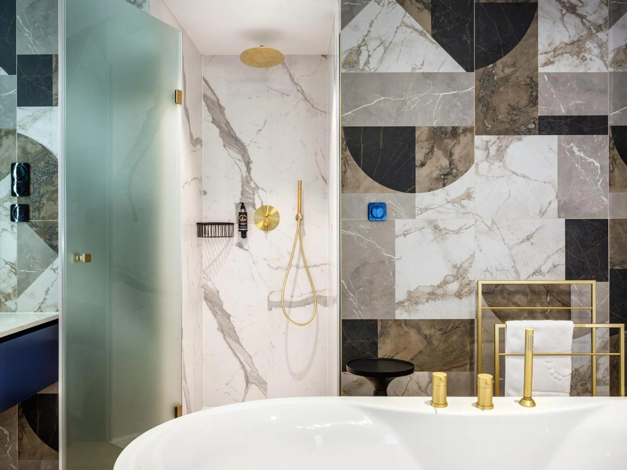 Hot Tub in Hotel Golden Queen