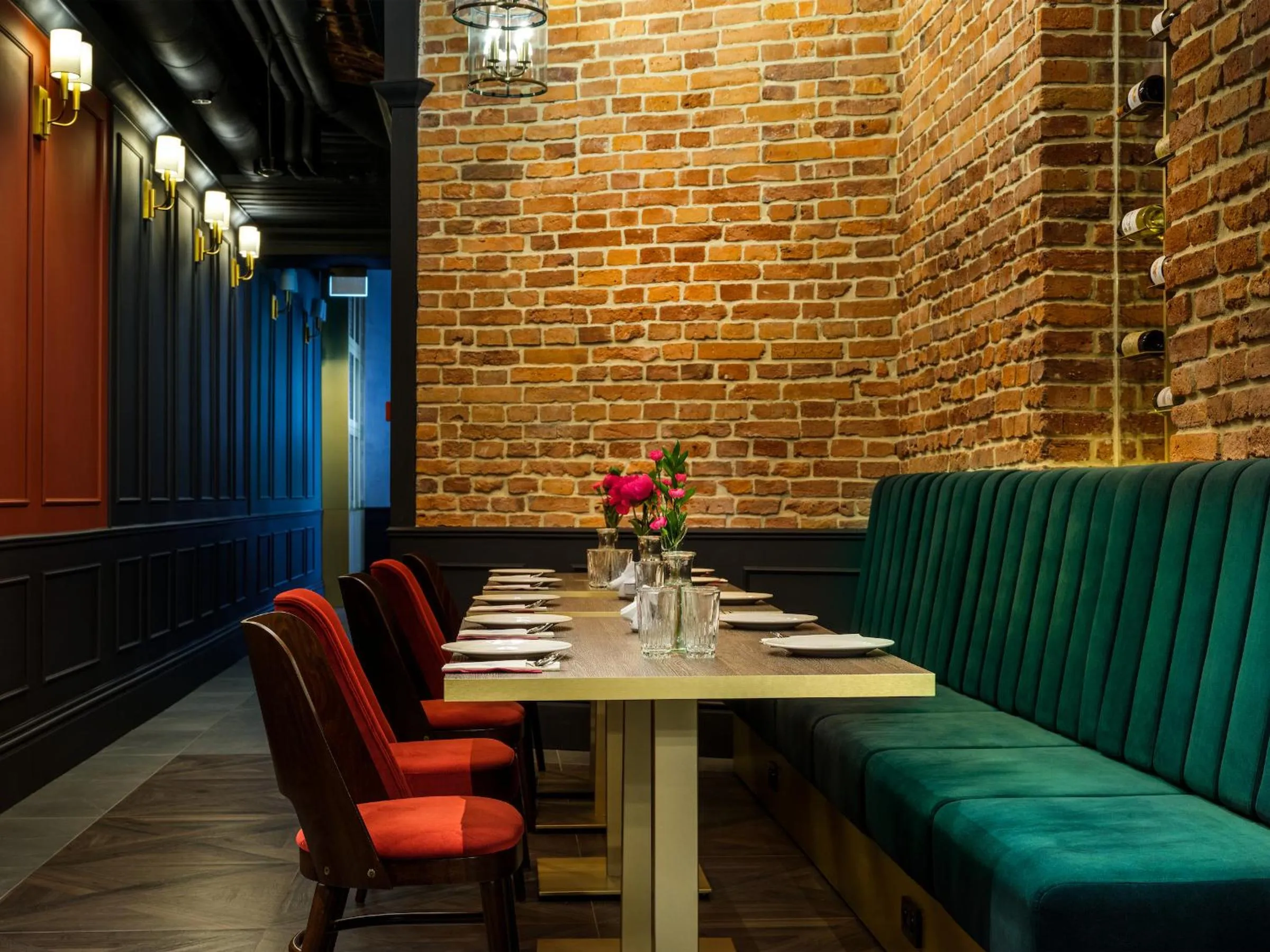 Restaurant/places to eat in Hotel Golden Queen