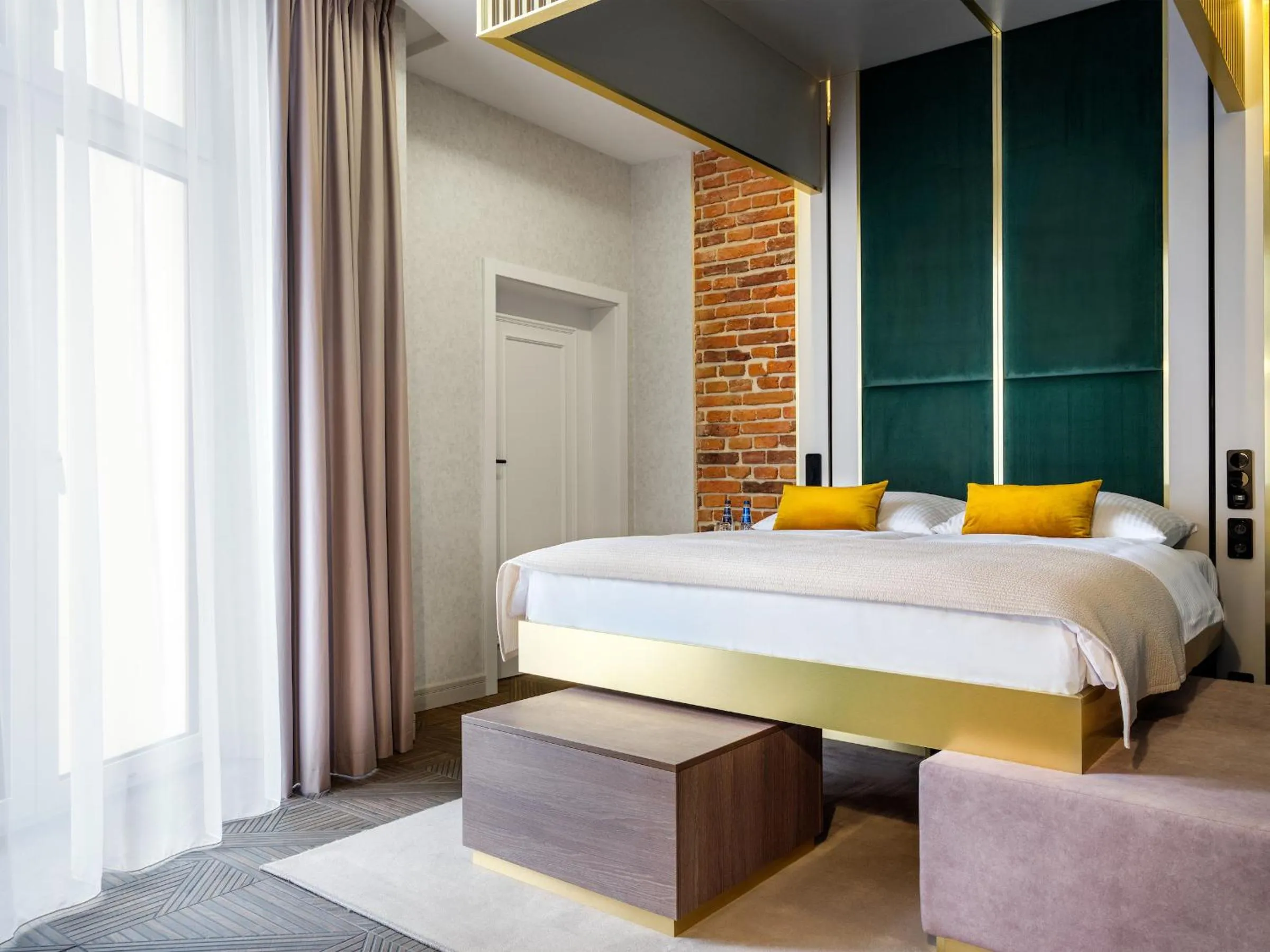 Photo of the whole room, Bed in Hotel Golden Queen