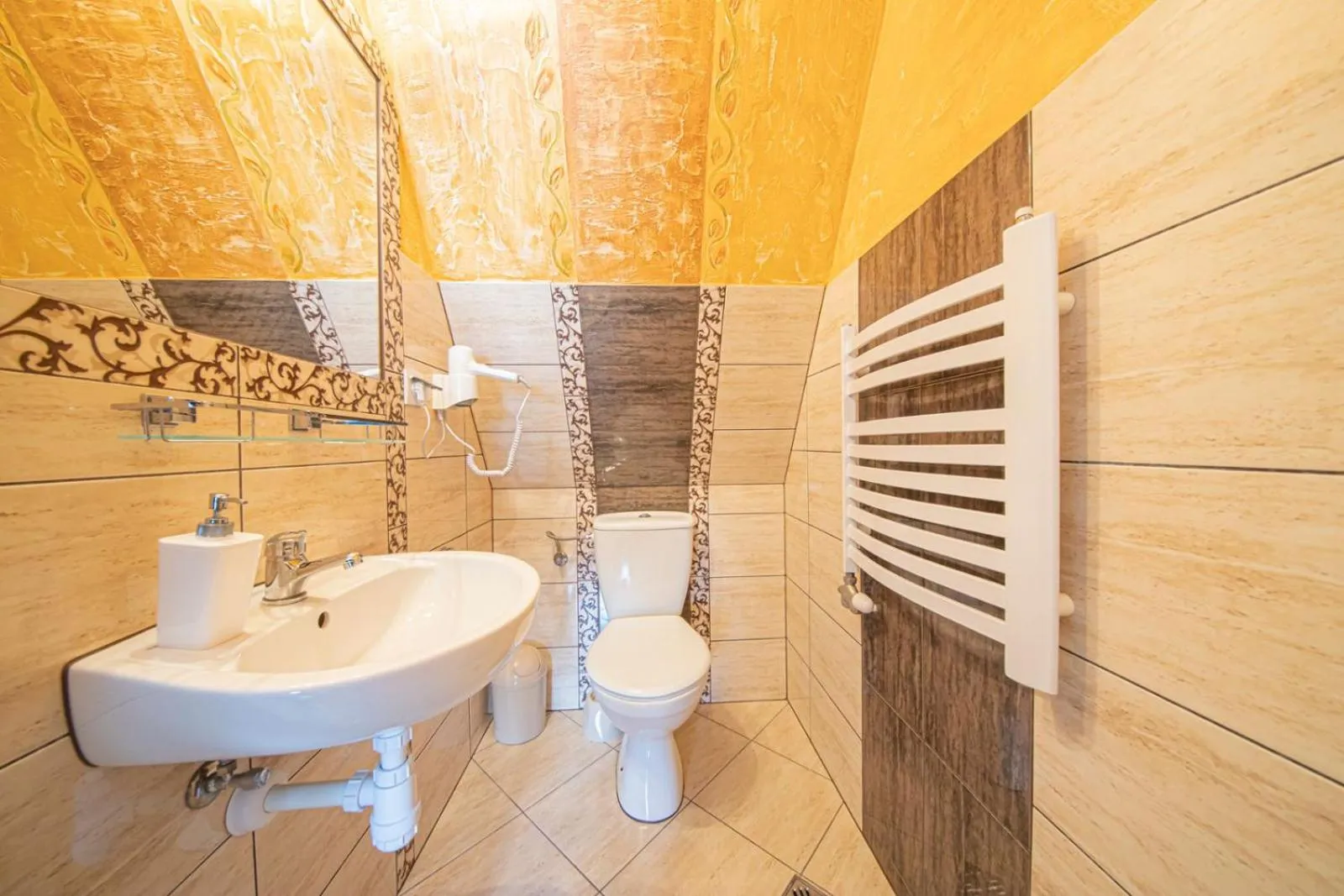 Bathroom in DW Maria 2