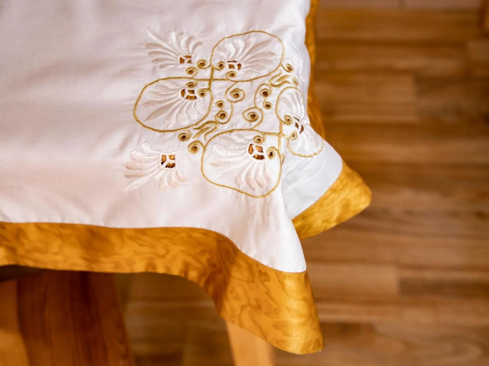 Photo of the whole room, Bed in DW Maria 2