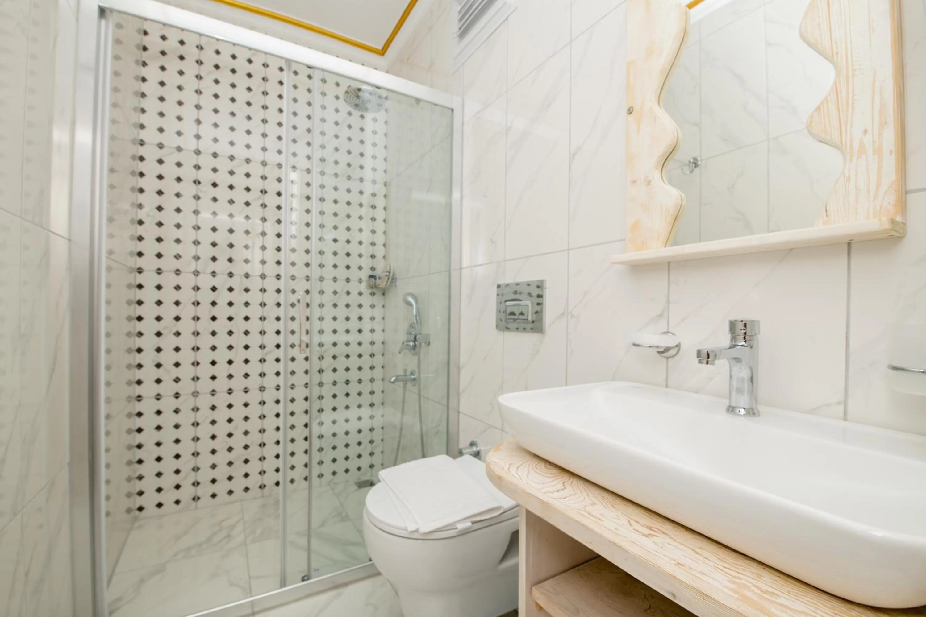 Shower in Kaş Sun Glare Hotel