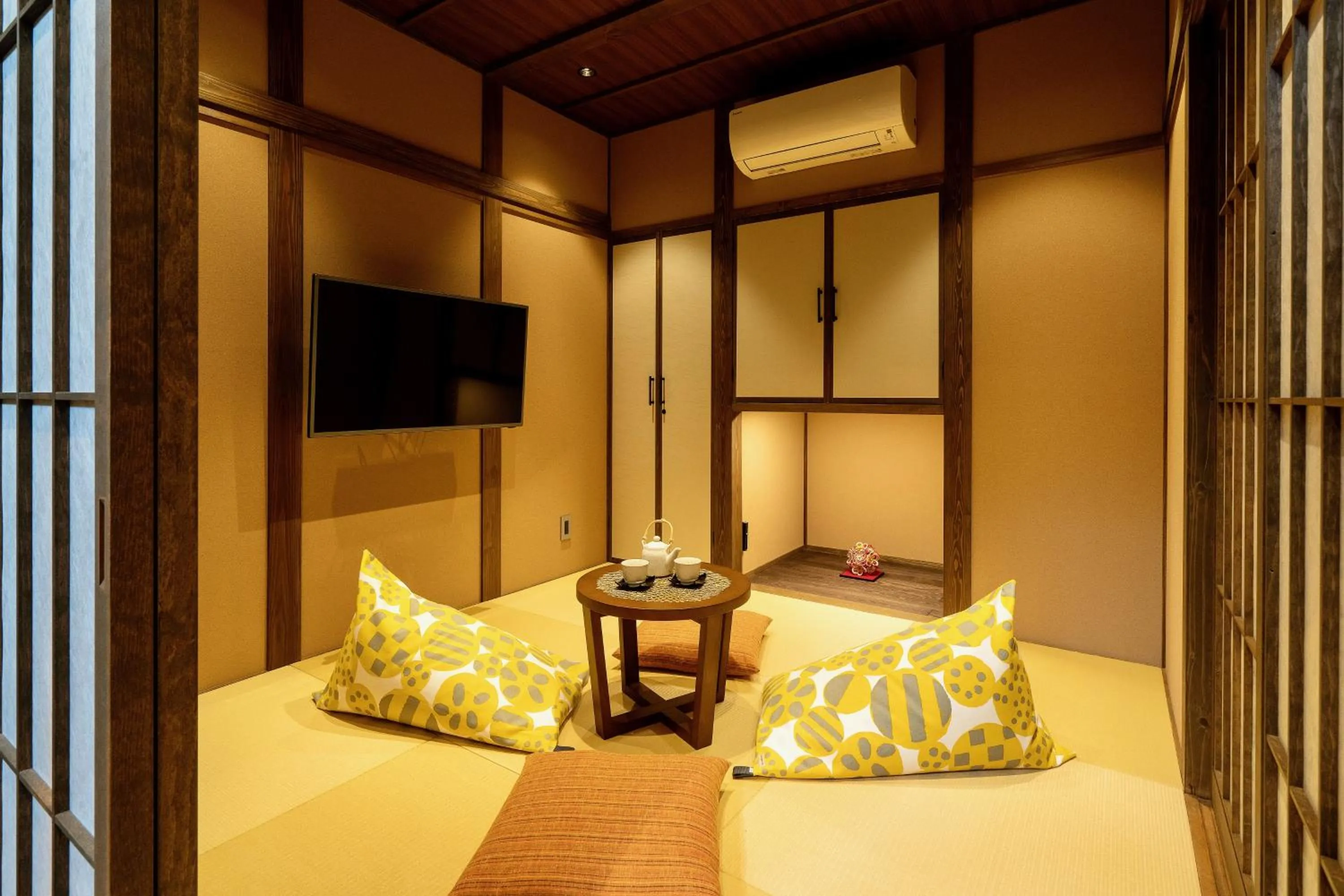 Living room, Bed in Kagabi Machiya House