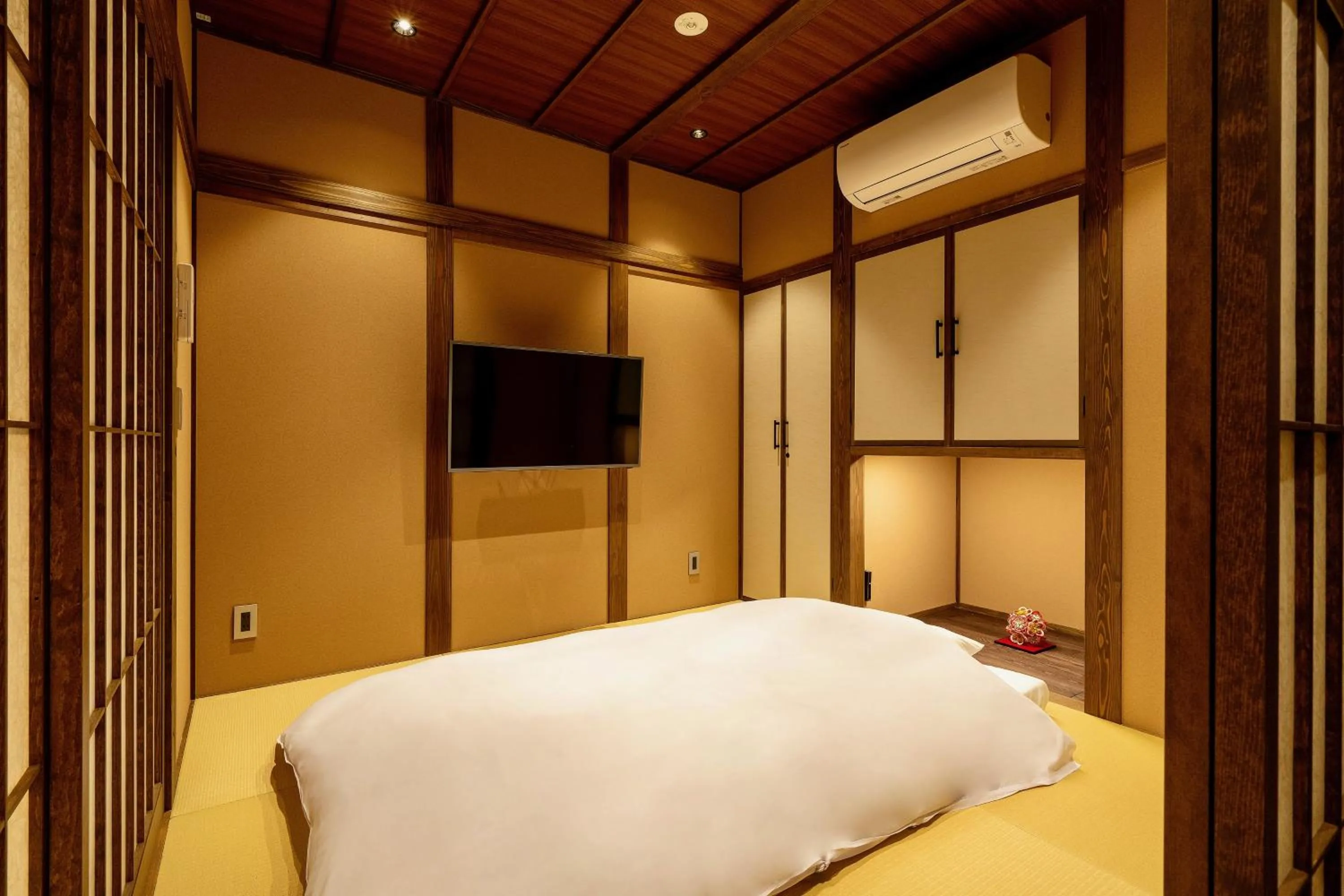 TV and multimedia, Bed in Kagabi Machiya House