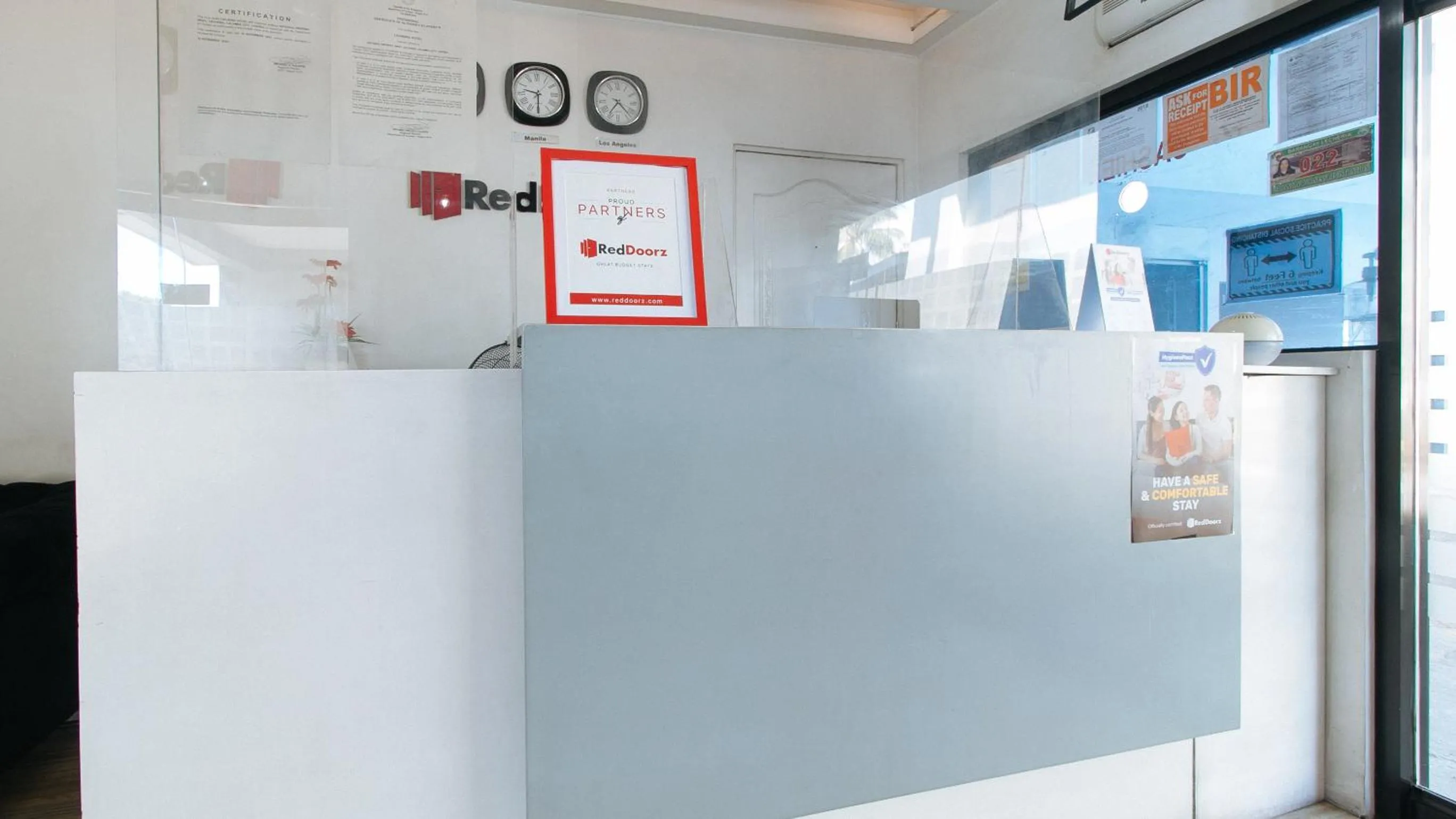 Lobby or reception in RedDoorz near SM Calamba