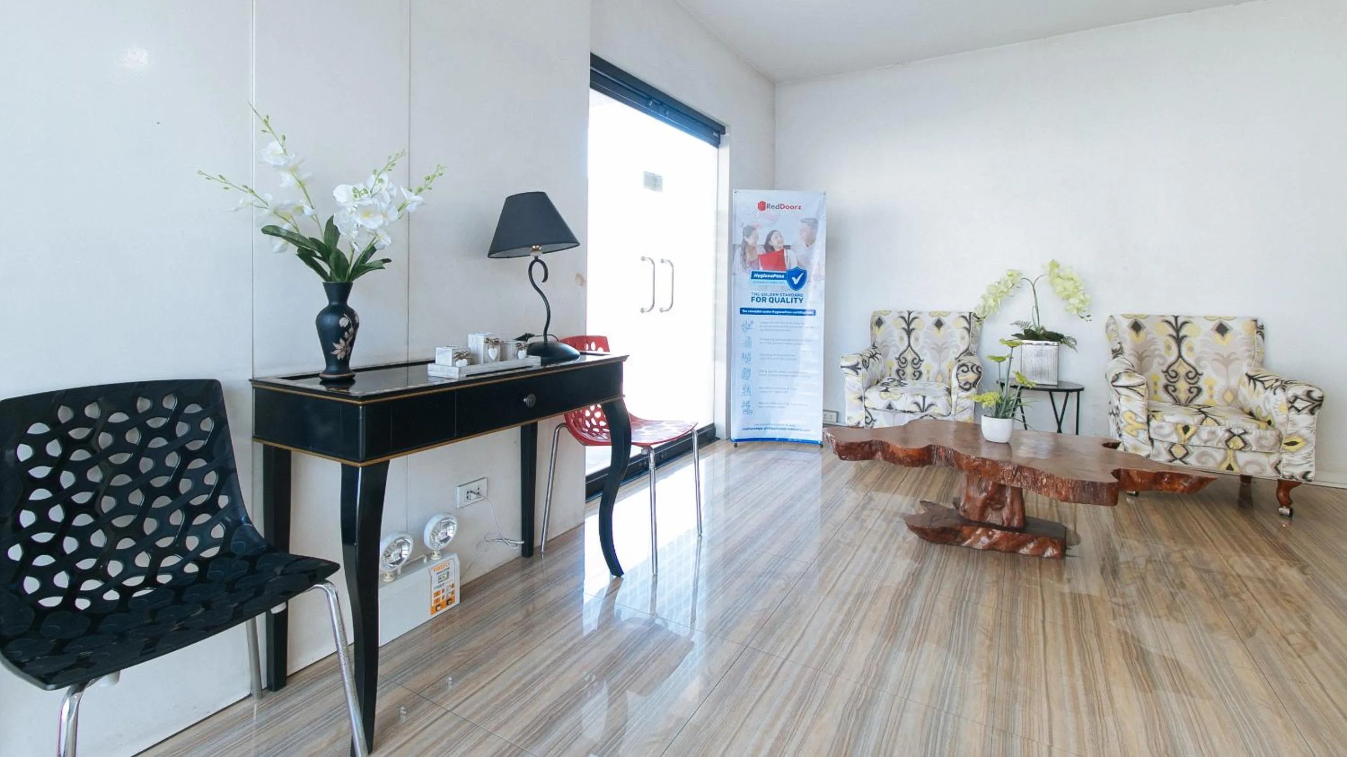 Lobby or reception in RedDoorz near SM Calamba