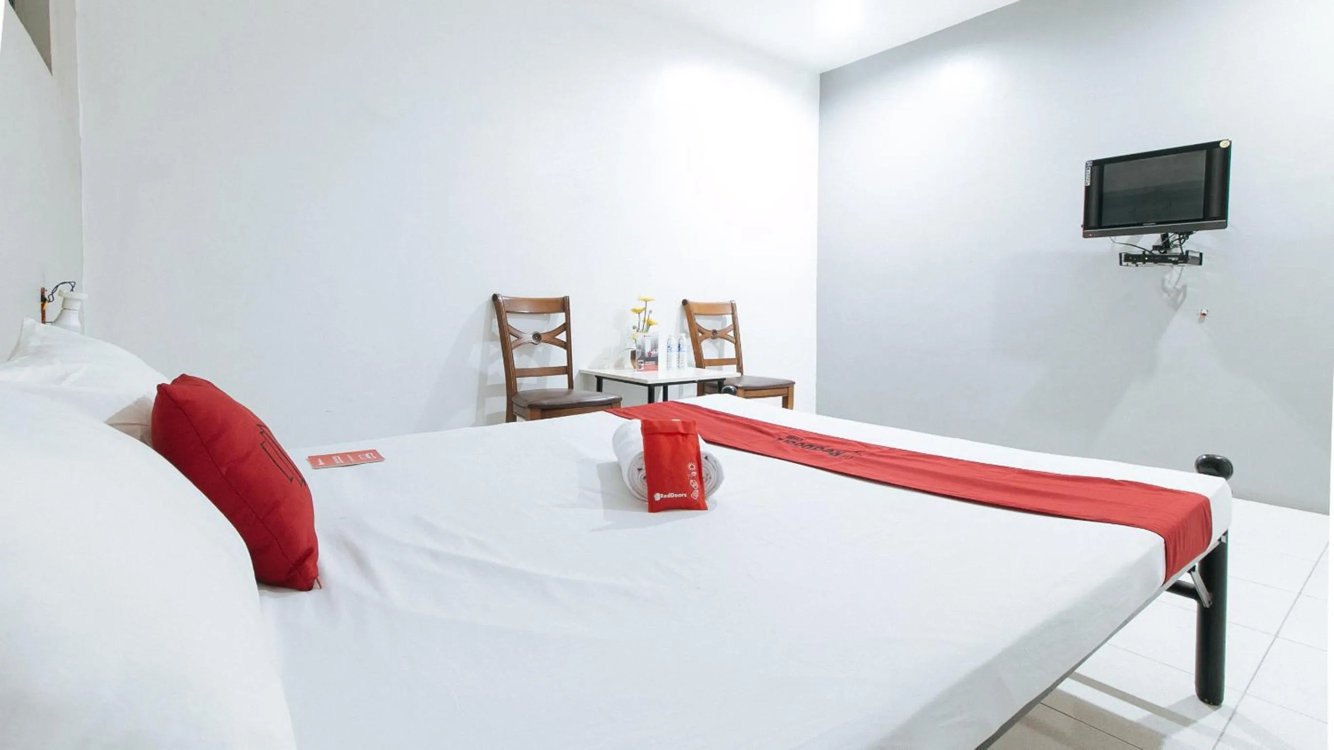 Bed in RedDoorz near SM Calamba