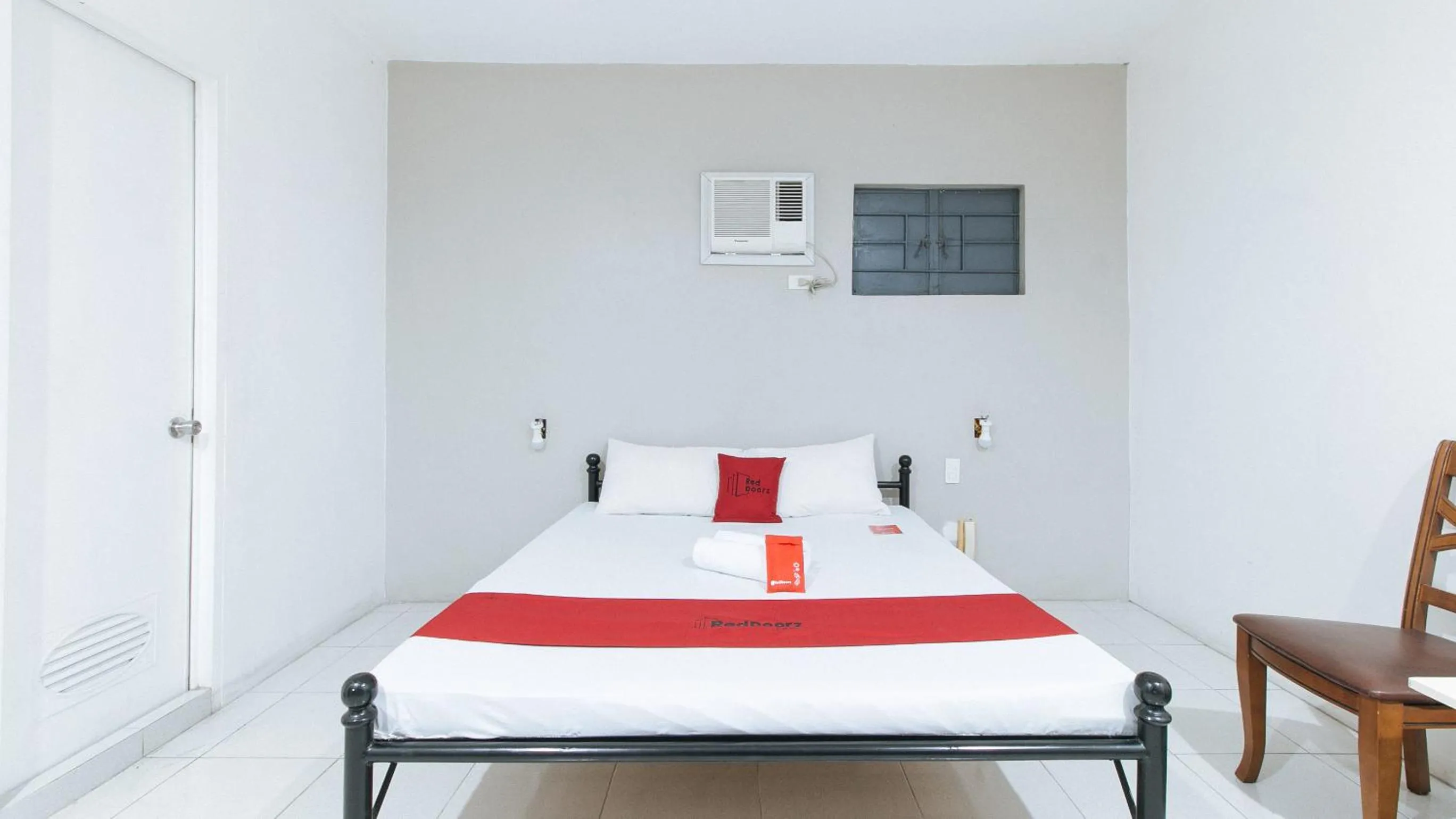 Bed in RedDoorz near SM Calamba