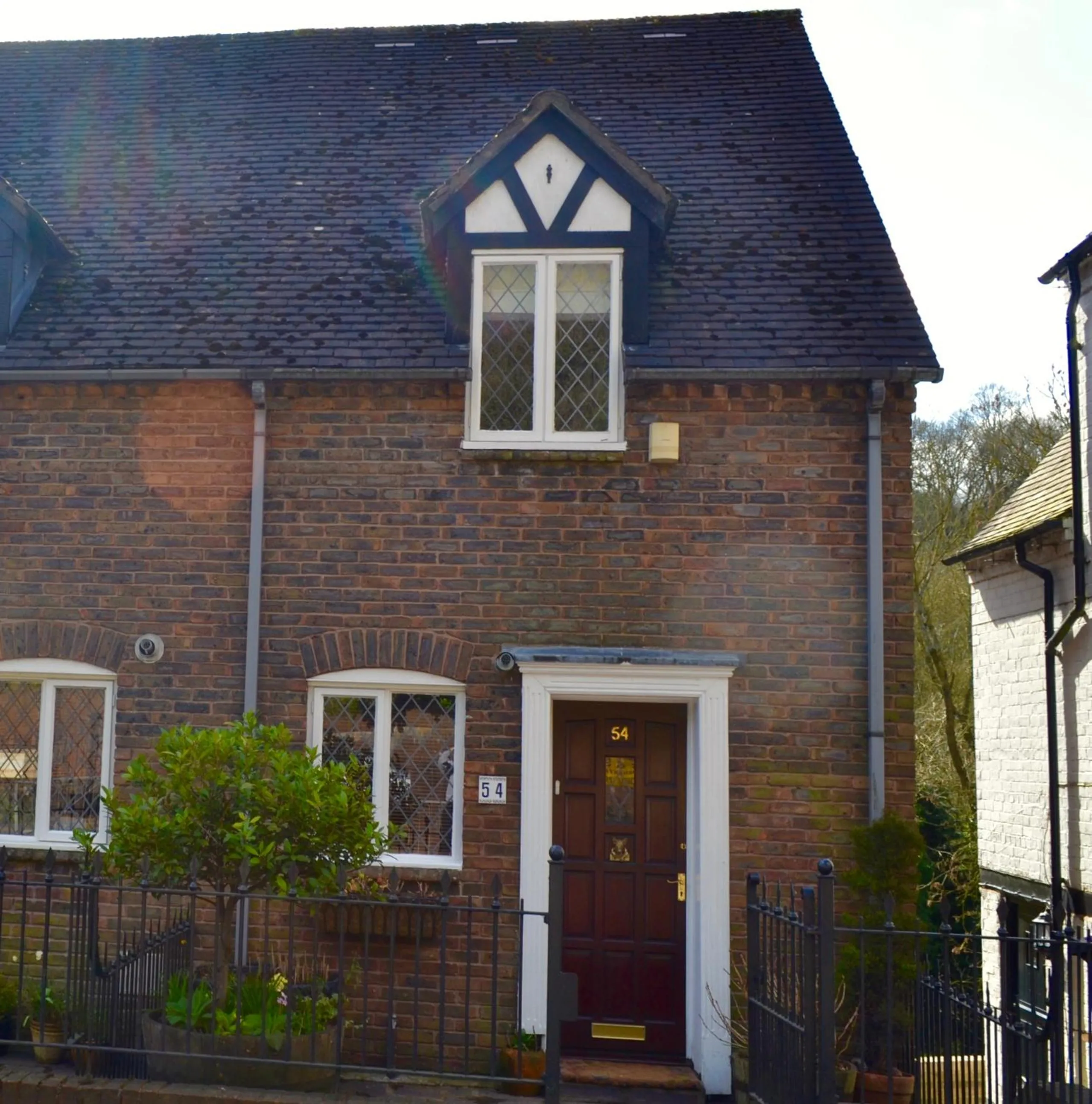 Property building in Riverbank Cottage