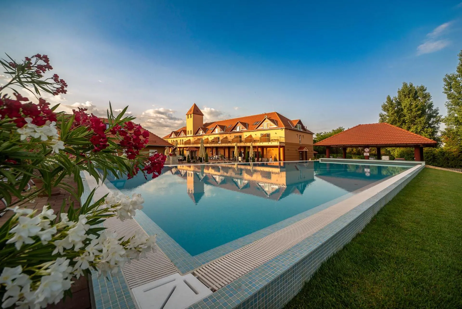 Swimming pool in Termál Hotel Vesta