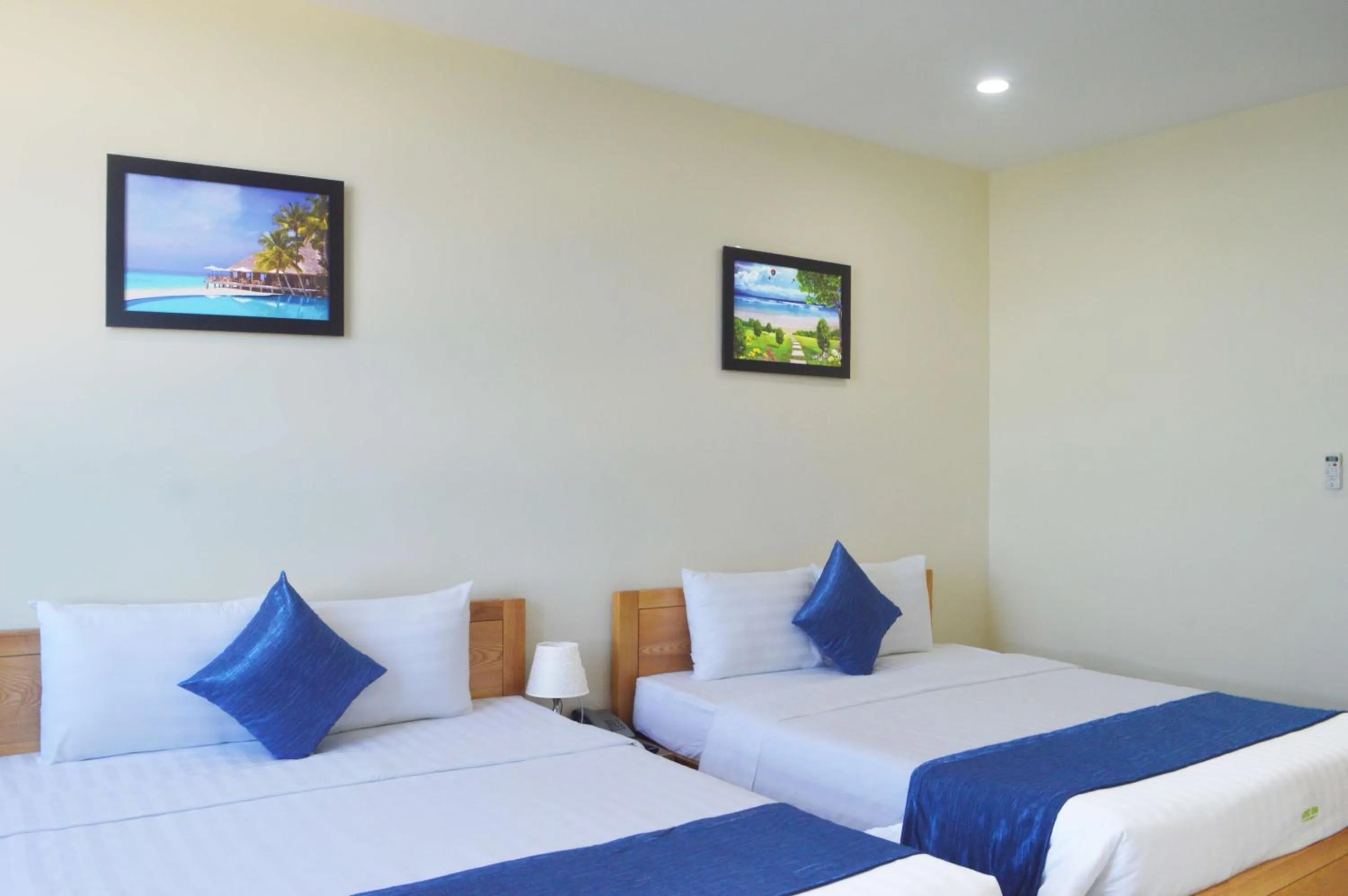 Bed in Lucky Star Ho Tram Hotel & Restaurant