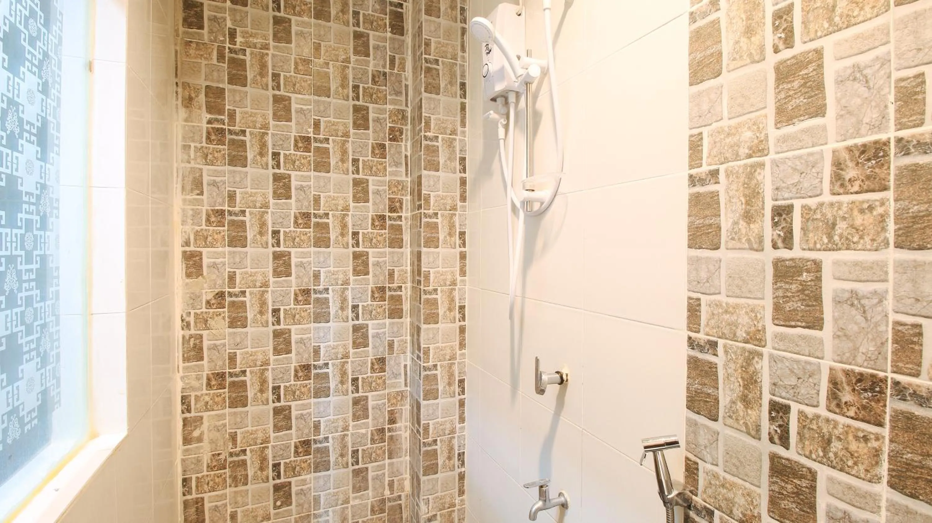 Shower in RedDoorz @ P Florentino Street Sampaloc Manila