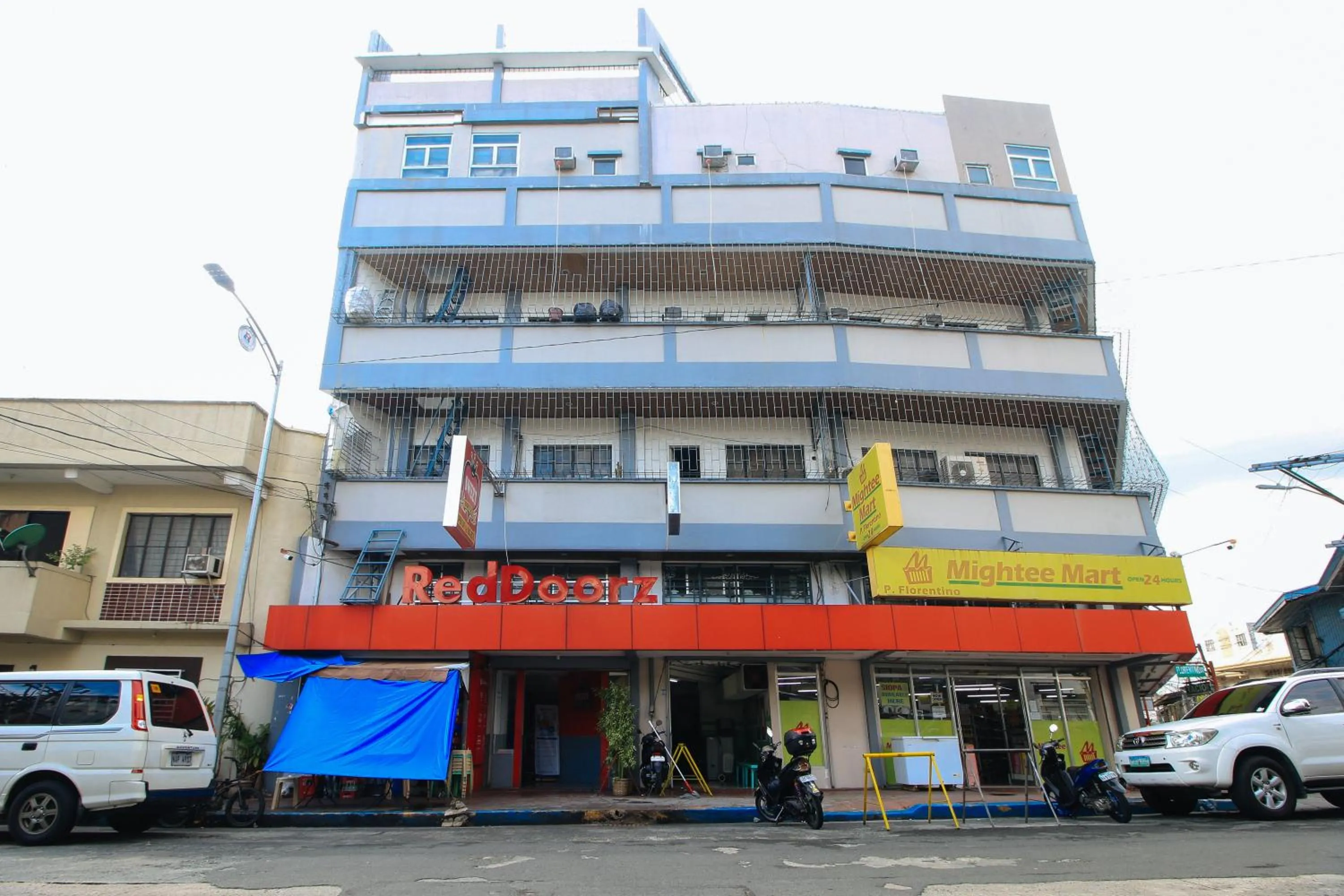 Property building in RedDoorz @ P Florentino Street Sampaloc Manila