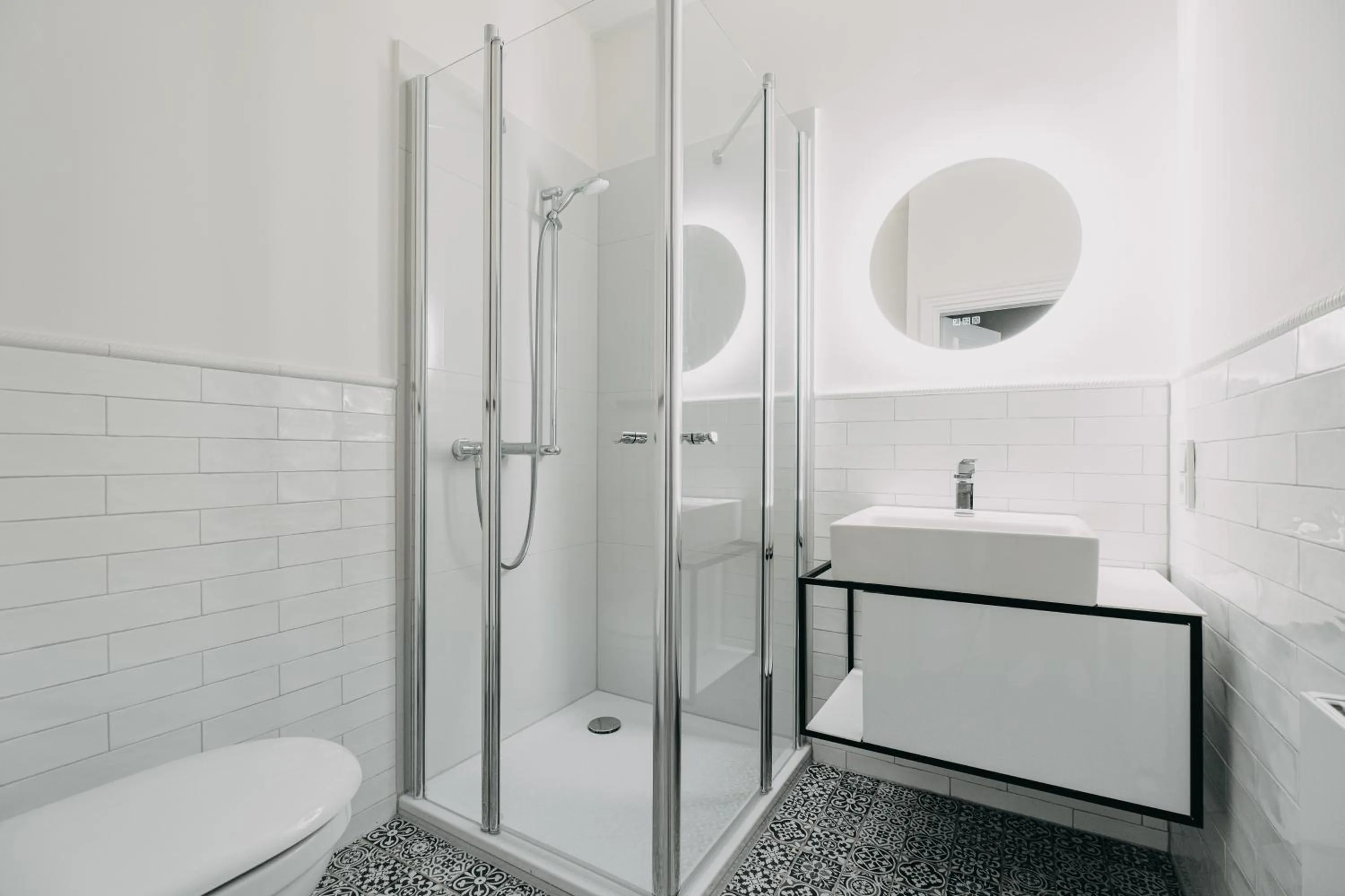 Shower in Hotel zum Heidkrug & Café Lil