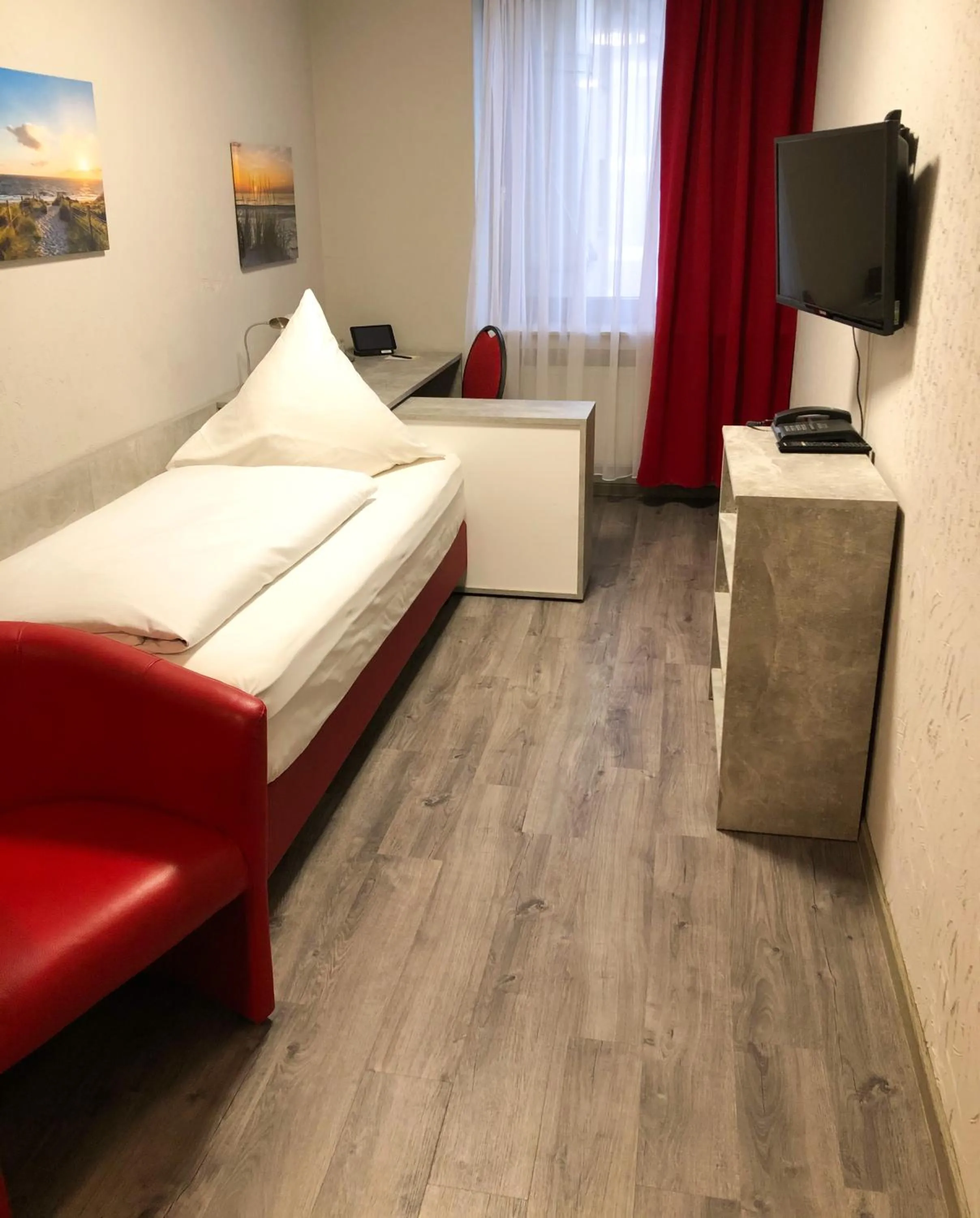 TV and multimedia, Bed in Brenner Hotel