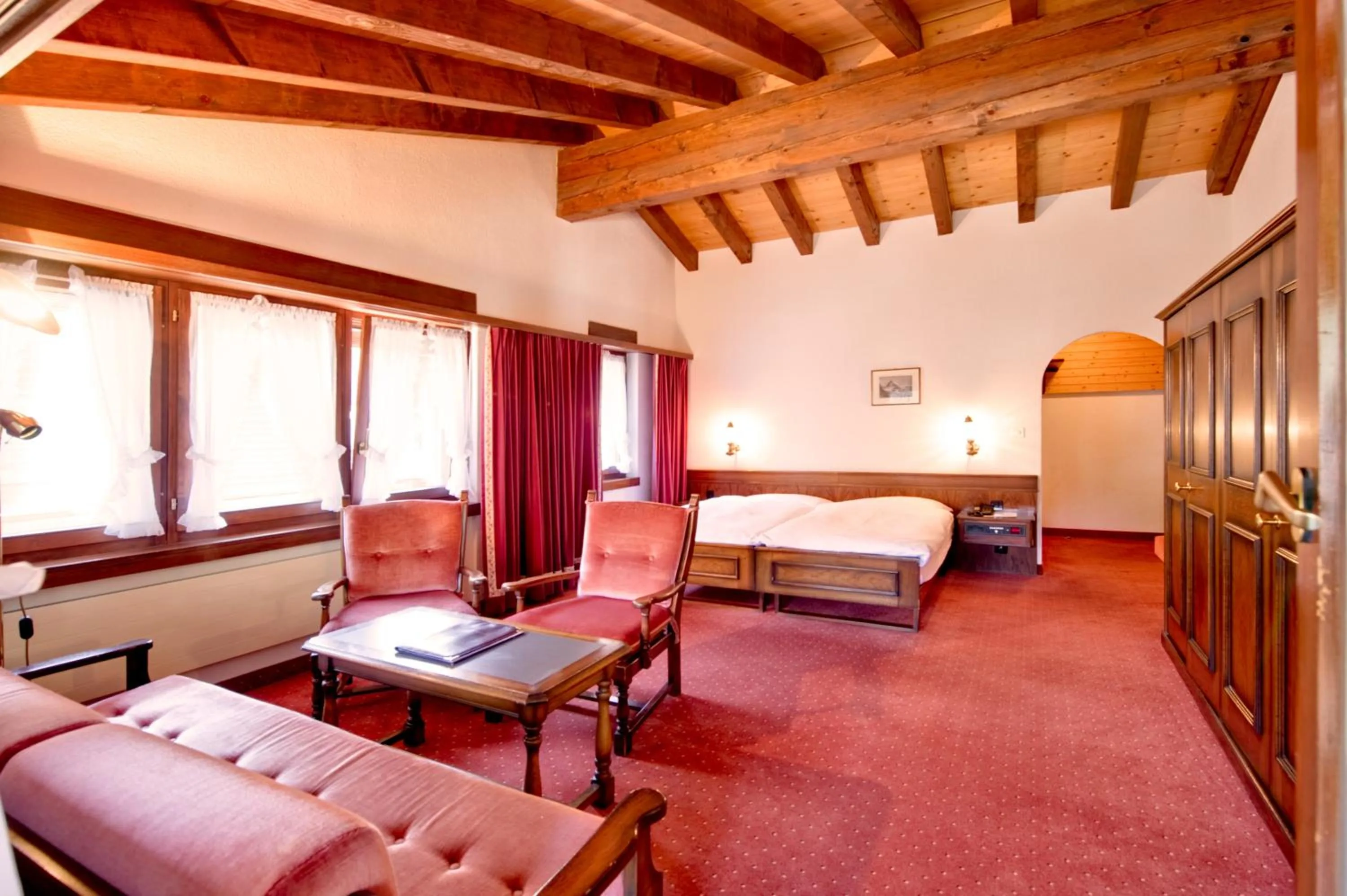 Photo of the whole room, Bed in Hotel Astoria