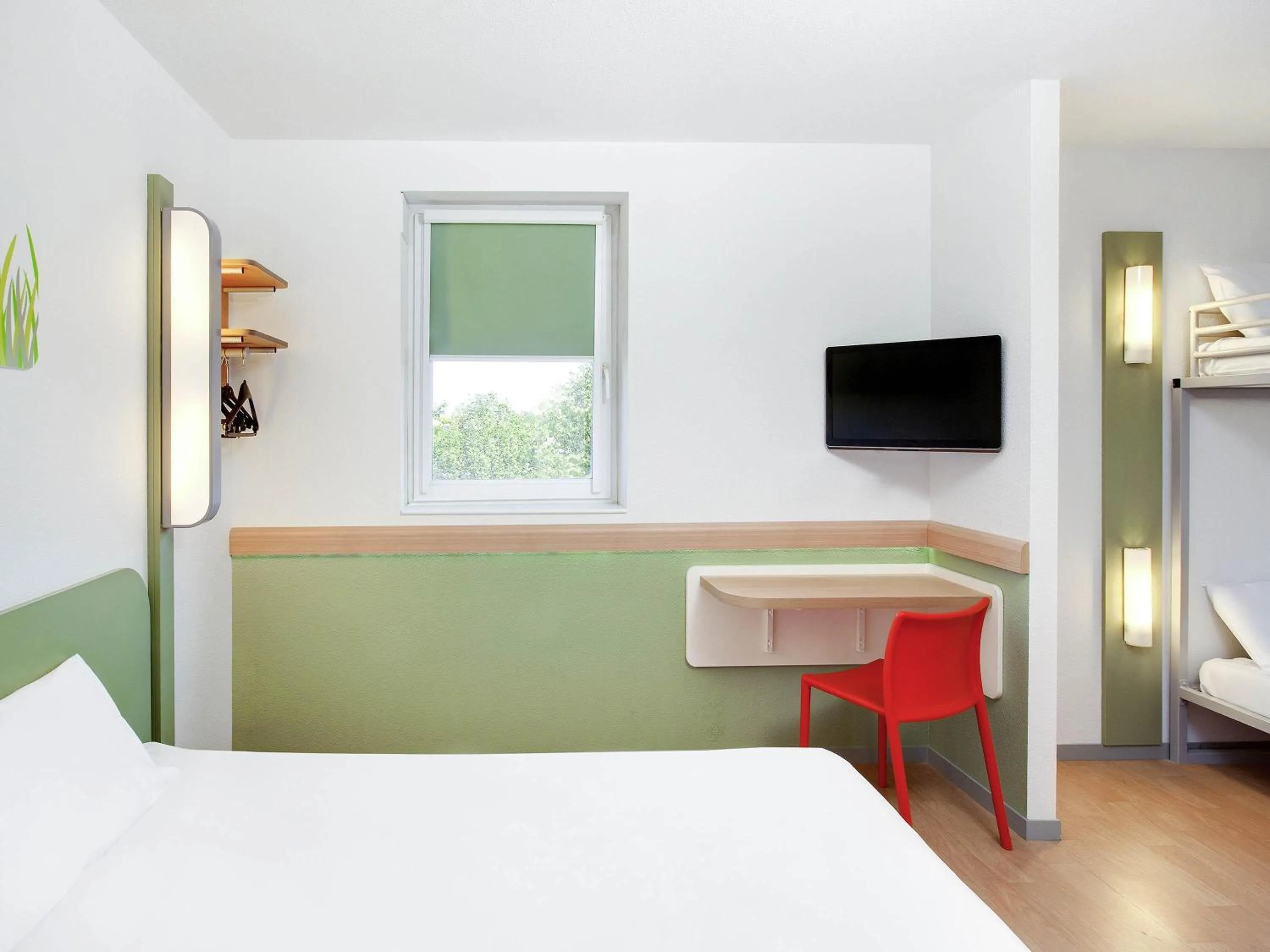 Bedroom, Bed in ibis Budget Clermont Ferrand Centre Montferrand