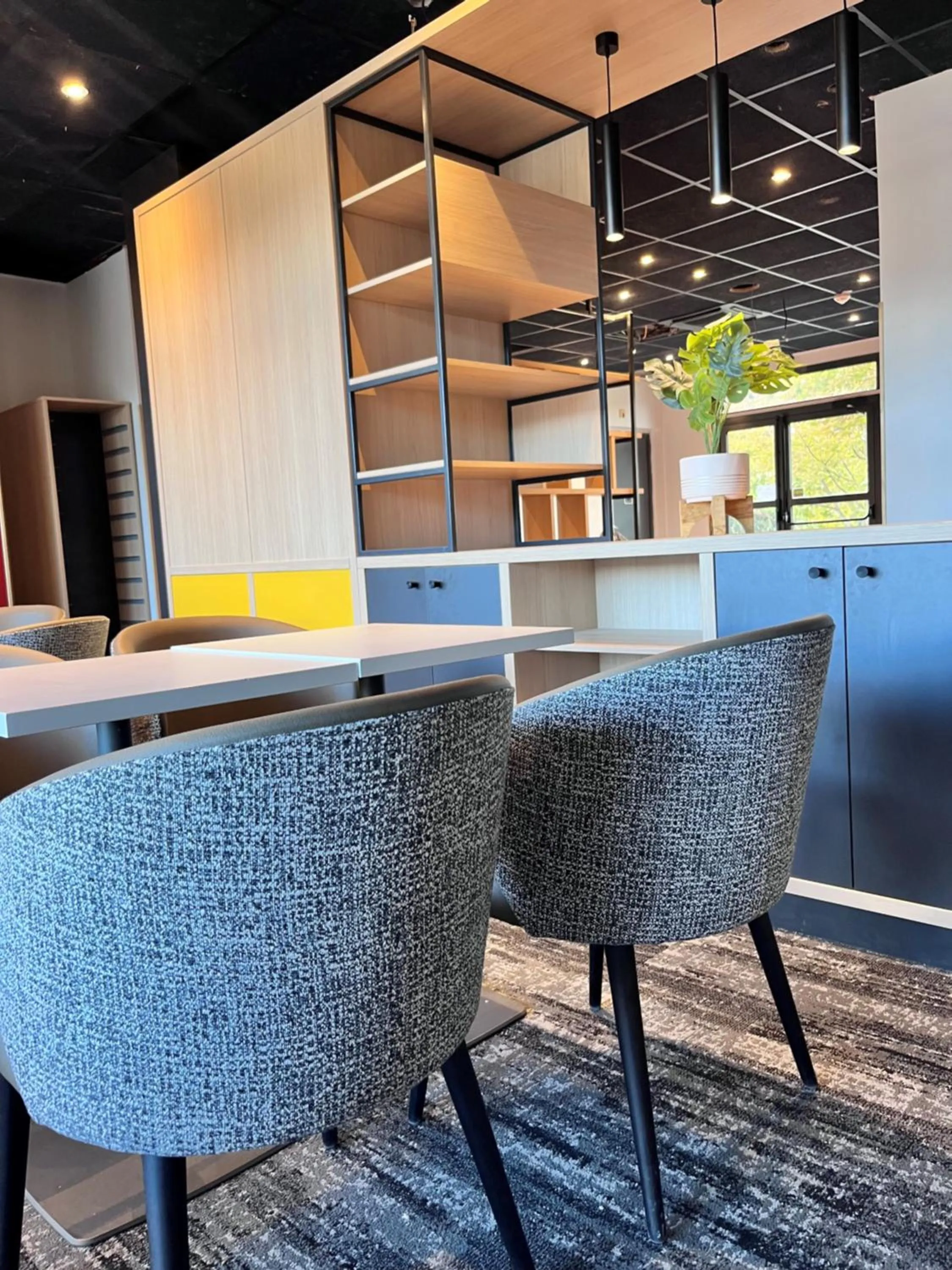 Lounge or bar in ibis Budget Clermont Ferrand Centre Montferrand