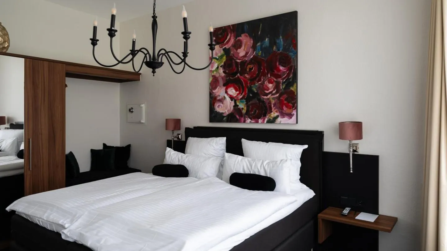 Photo of the whole room, Bed in Parkhotel Cloppenburg