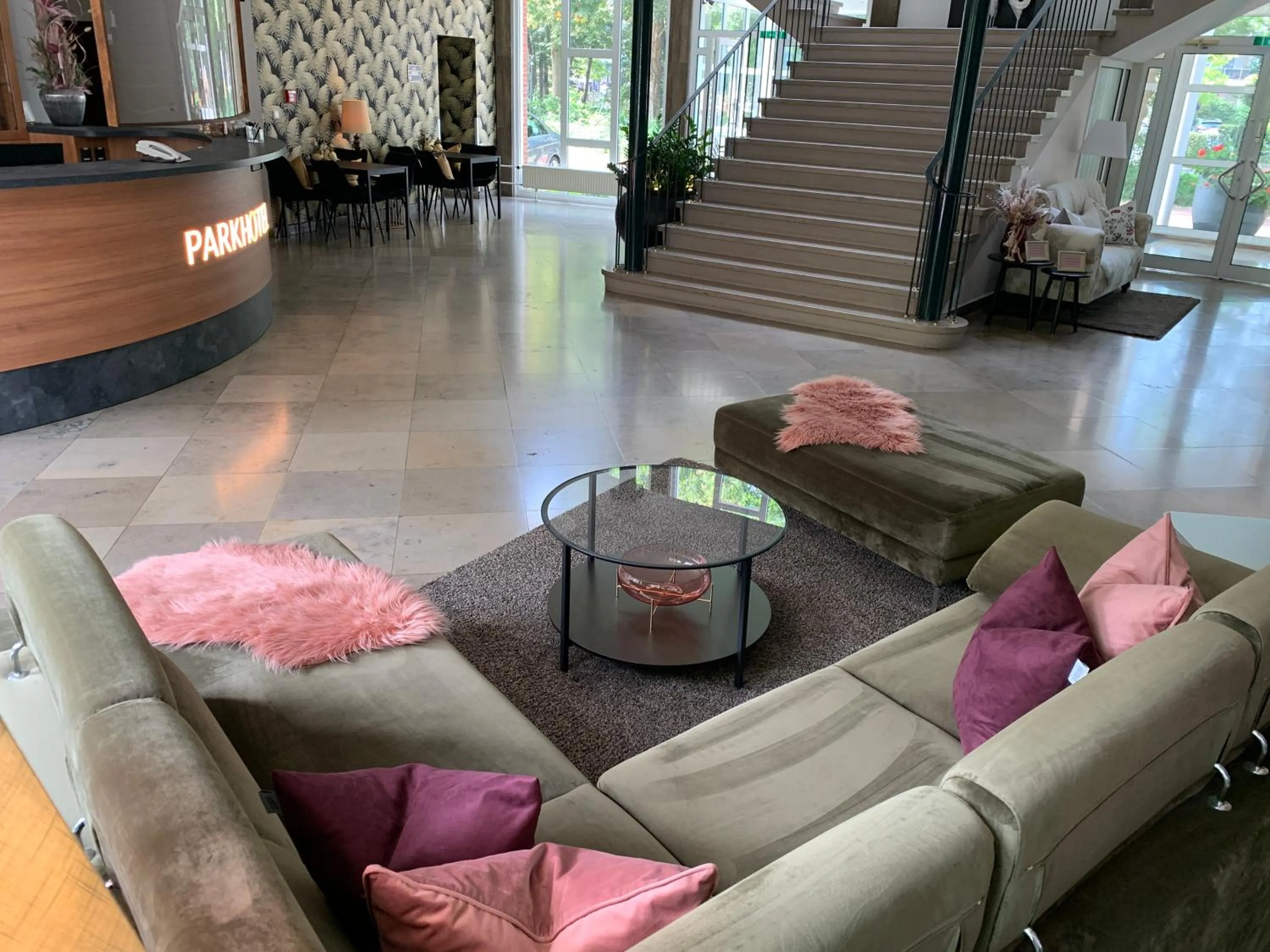 Lobby or reception in Parkhotel Cloppenburg