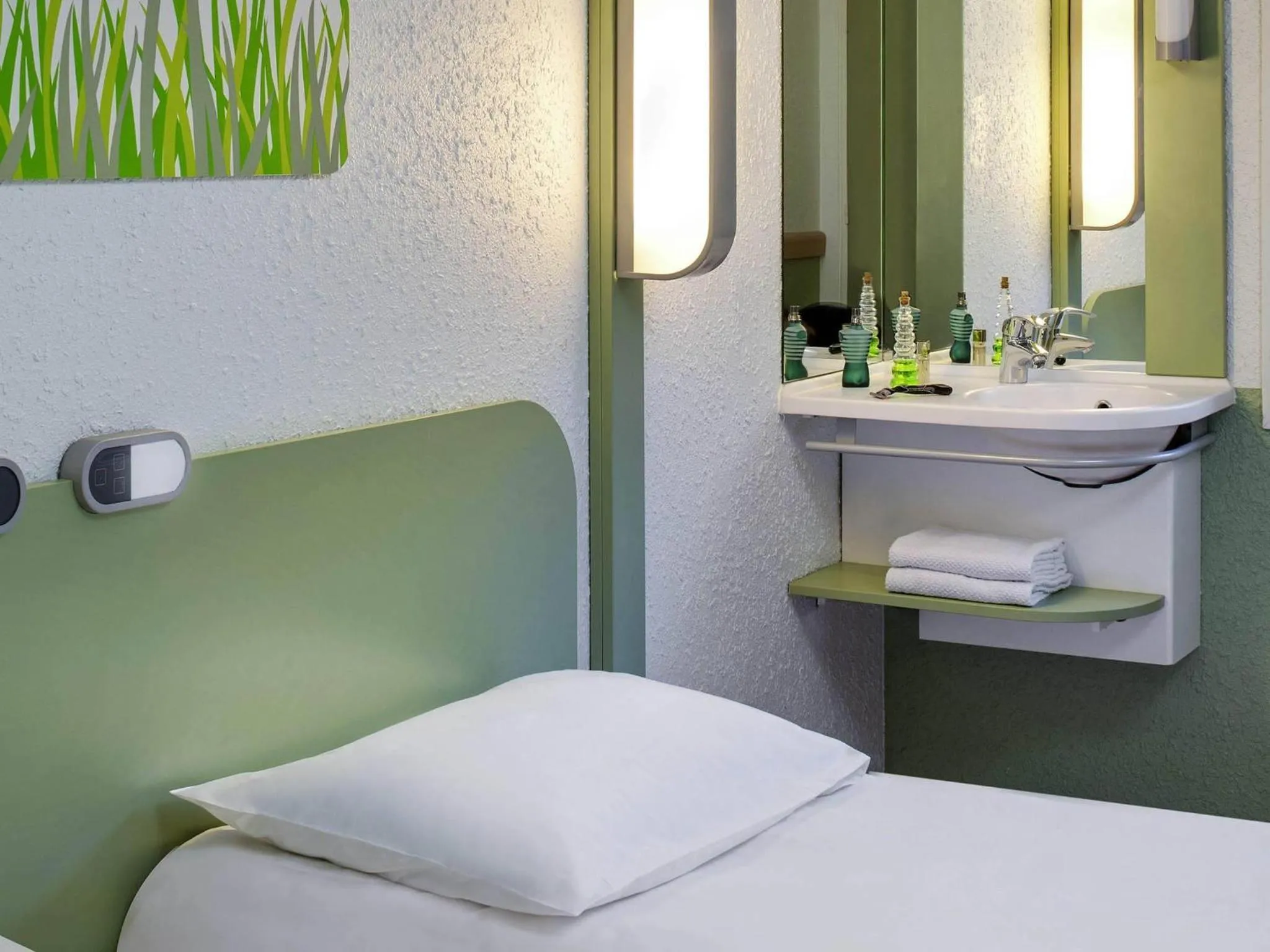 Bedroom, Bed in Hotel Ibis Budget Vichy