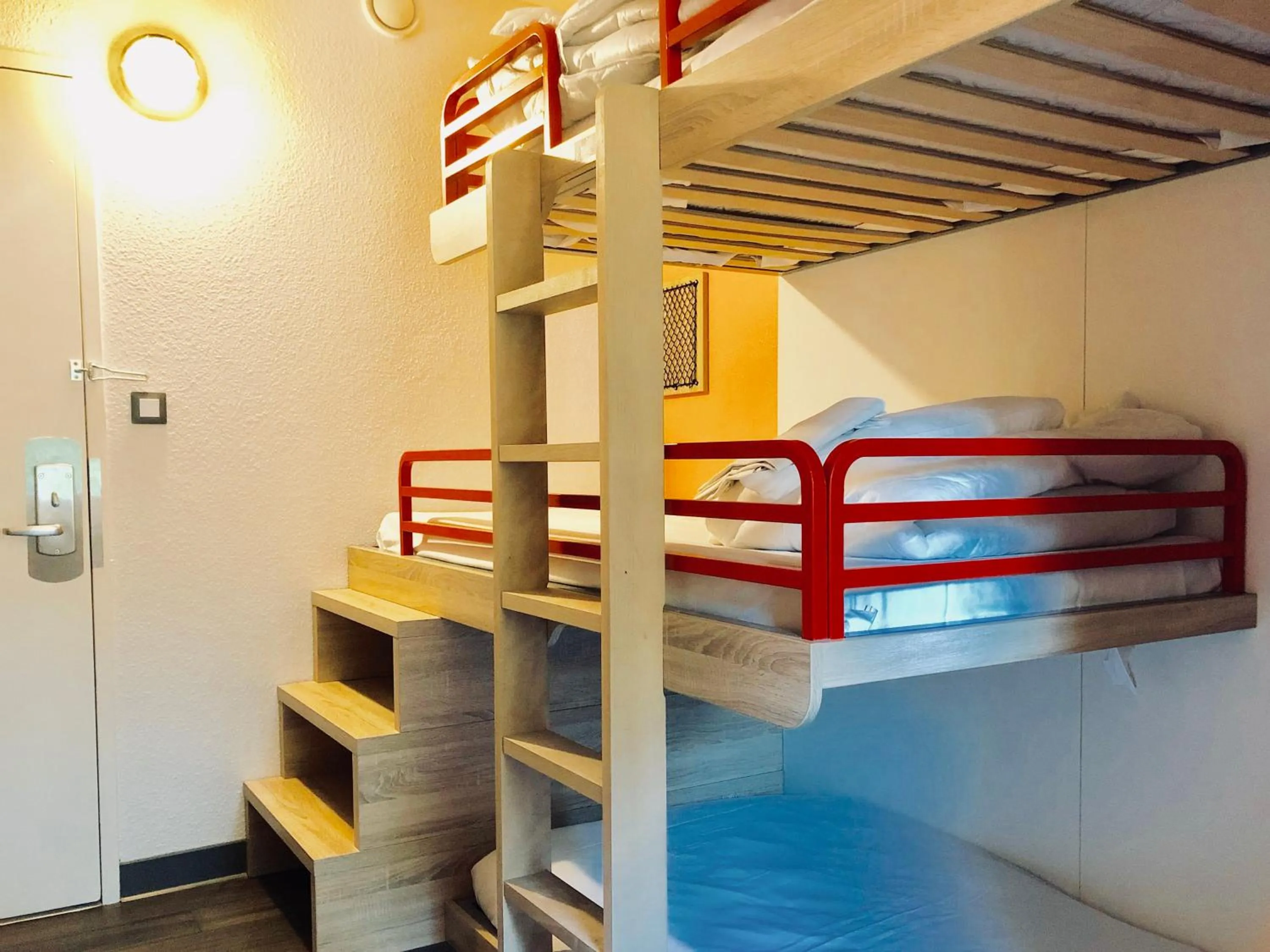 Bed in hotelF1 Genève Aéroport Ferney