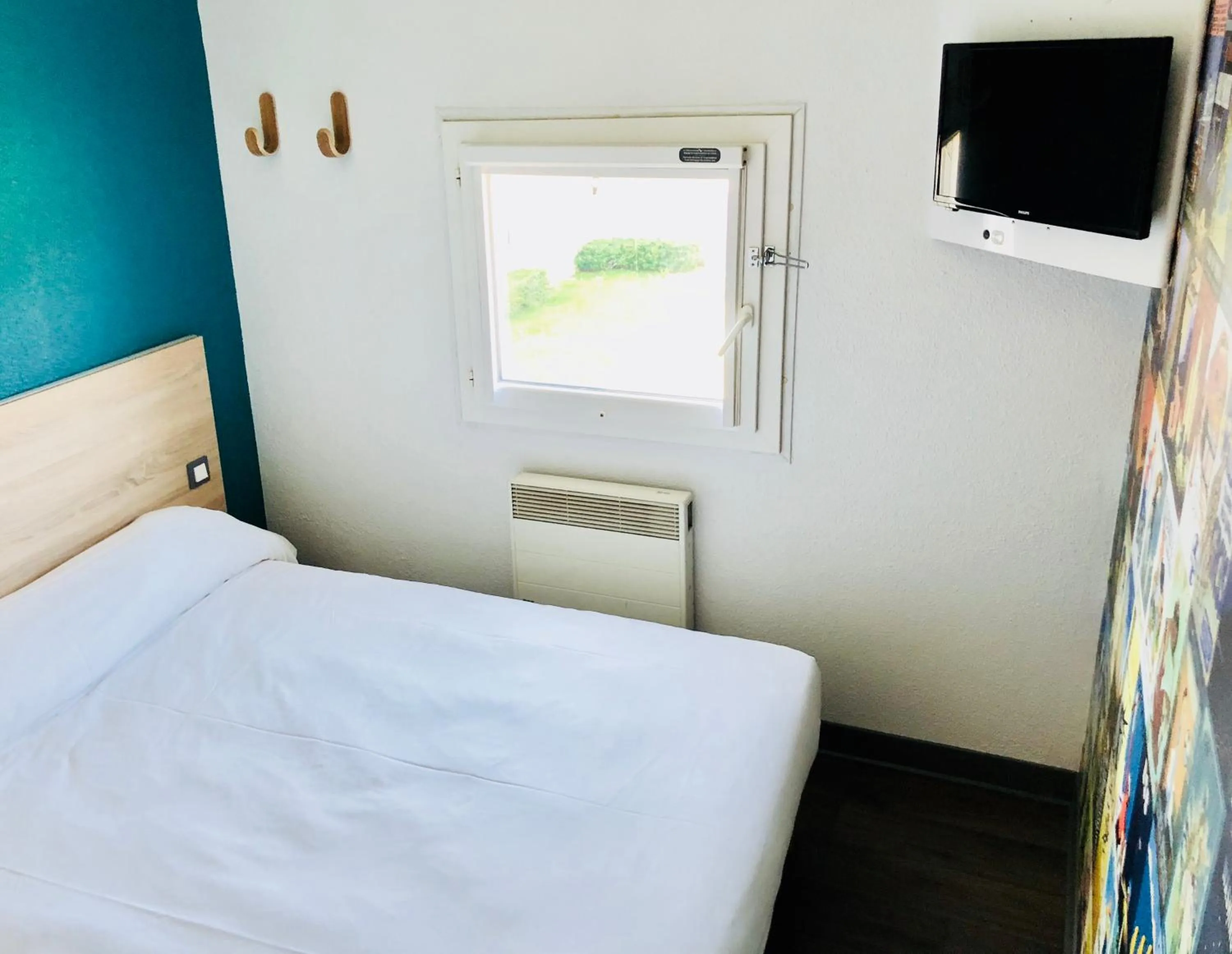 Photo of the whole room, Bed in hotelF1 Genève Aéroport Ferney