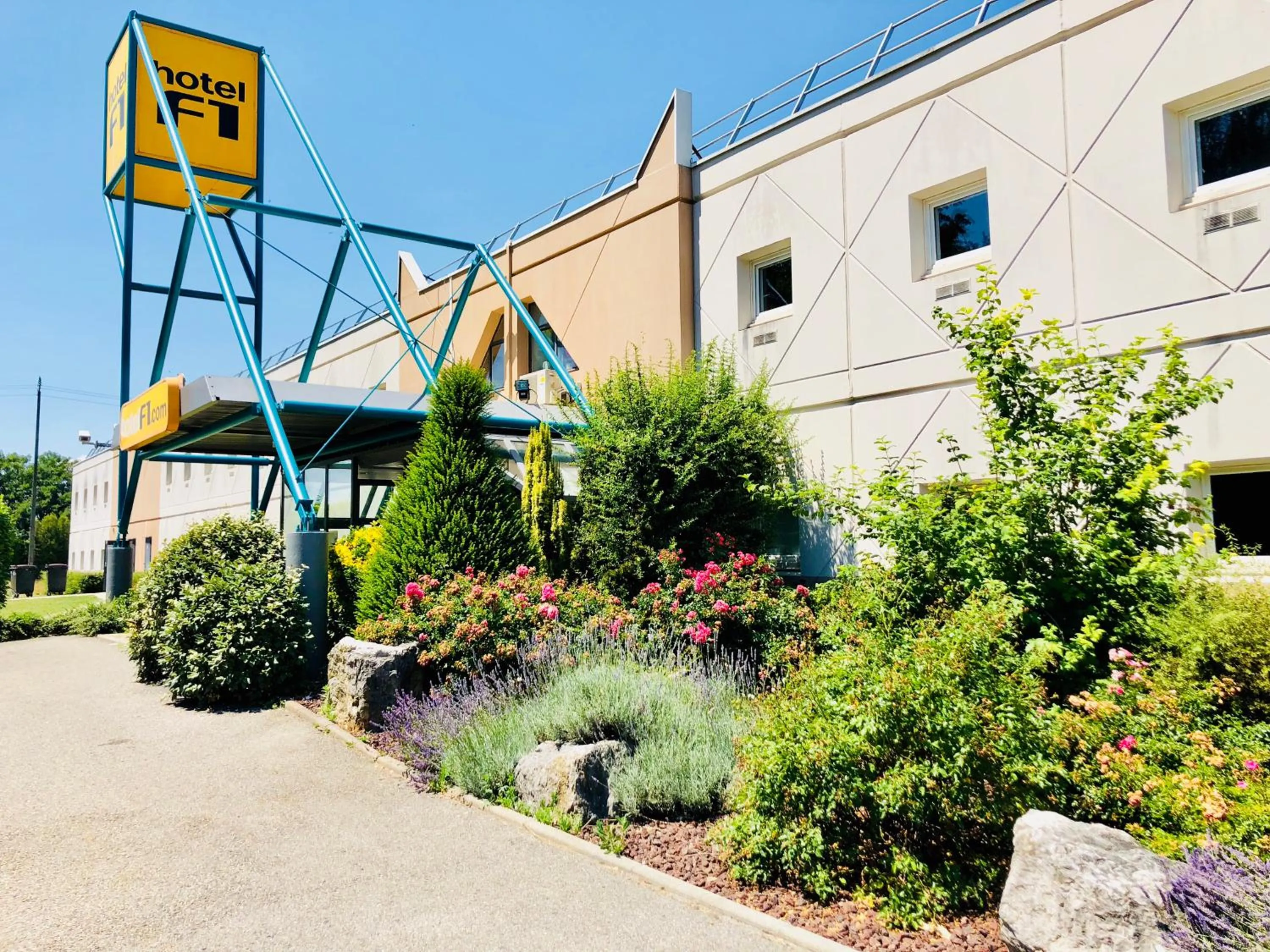 Facade/entrance in hotelF1 Genève Aéroport Ferney