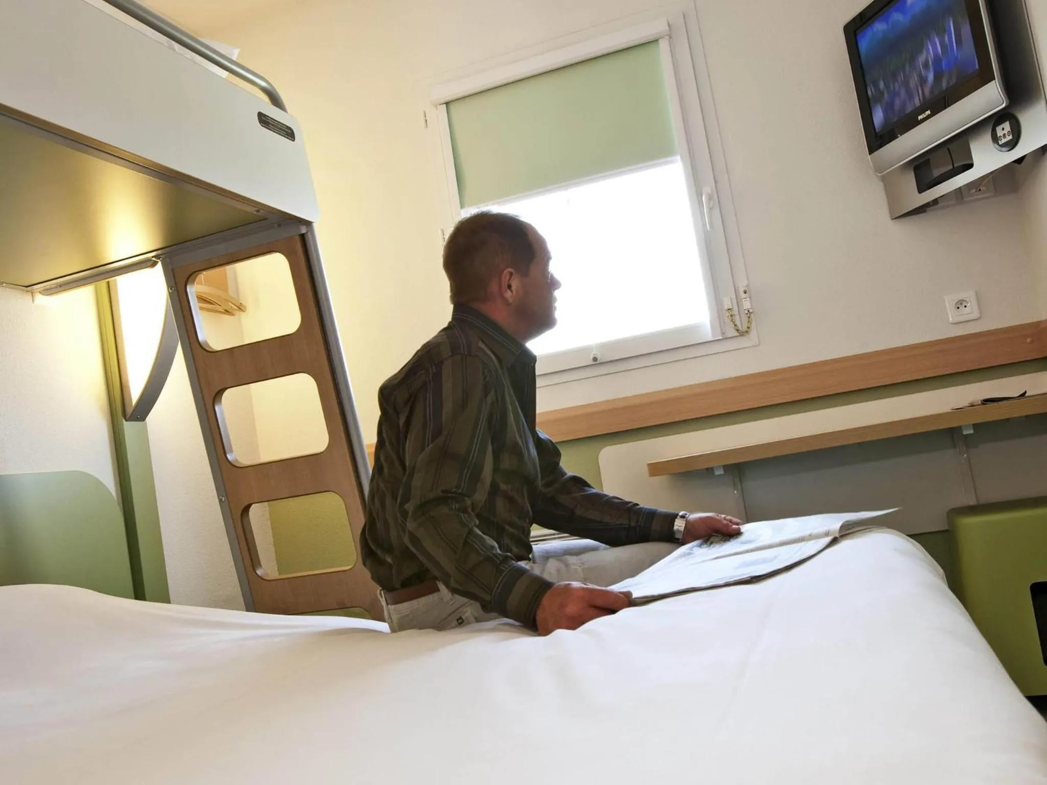 Bedroom, Bed in ibis budget Niort - La Crèche