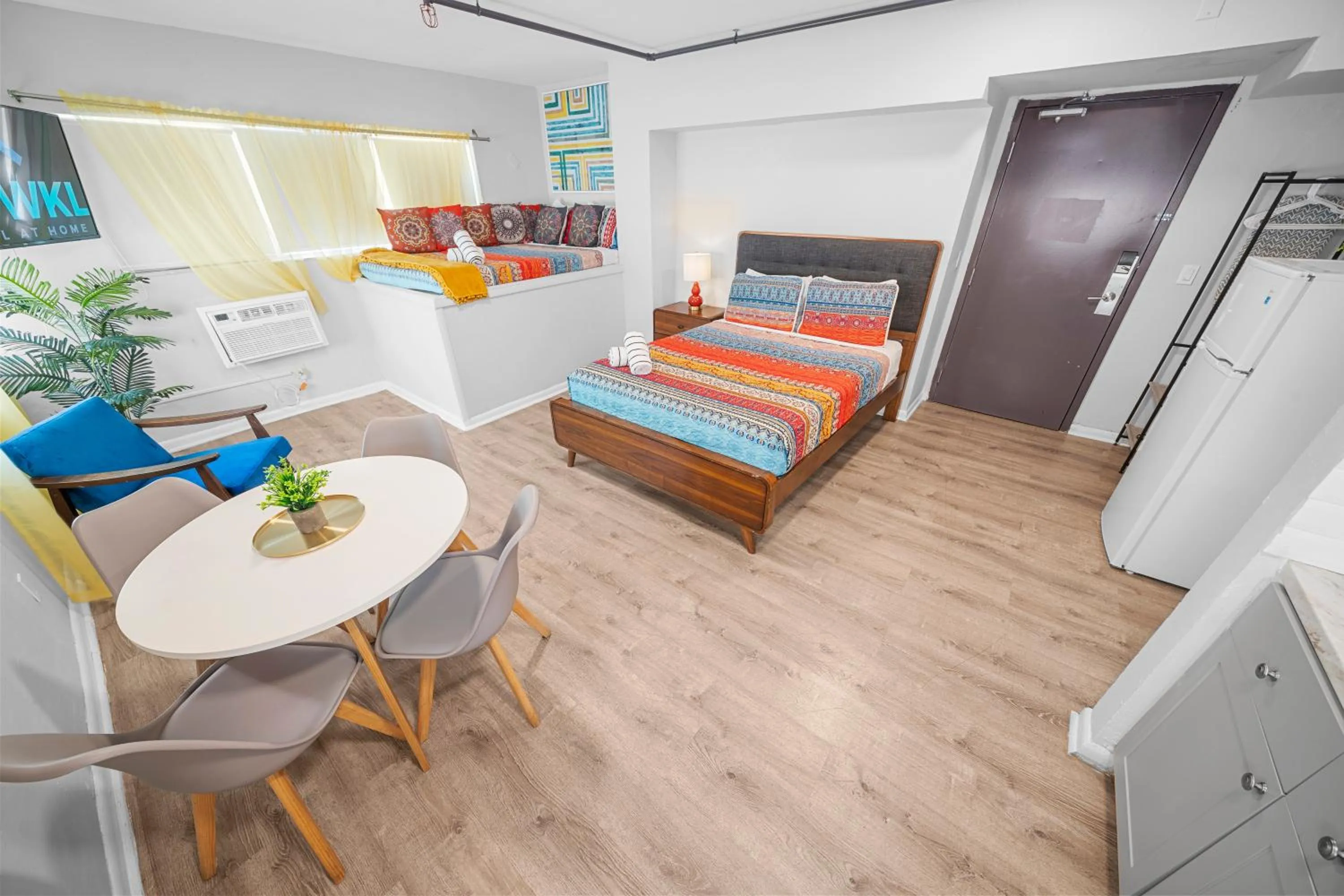 Photo of the whole room, Bed in Rock Apartments by Lowkl