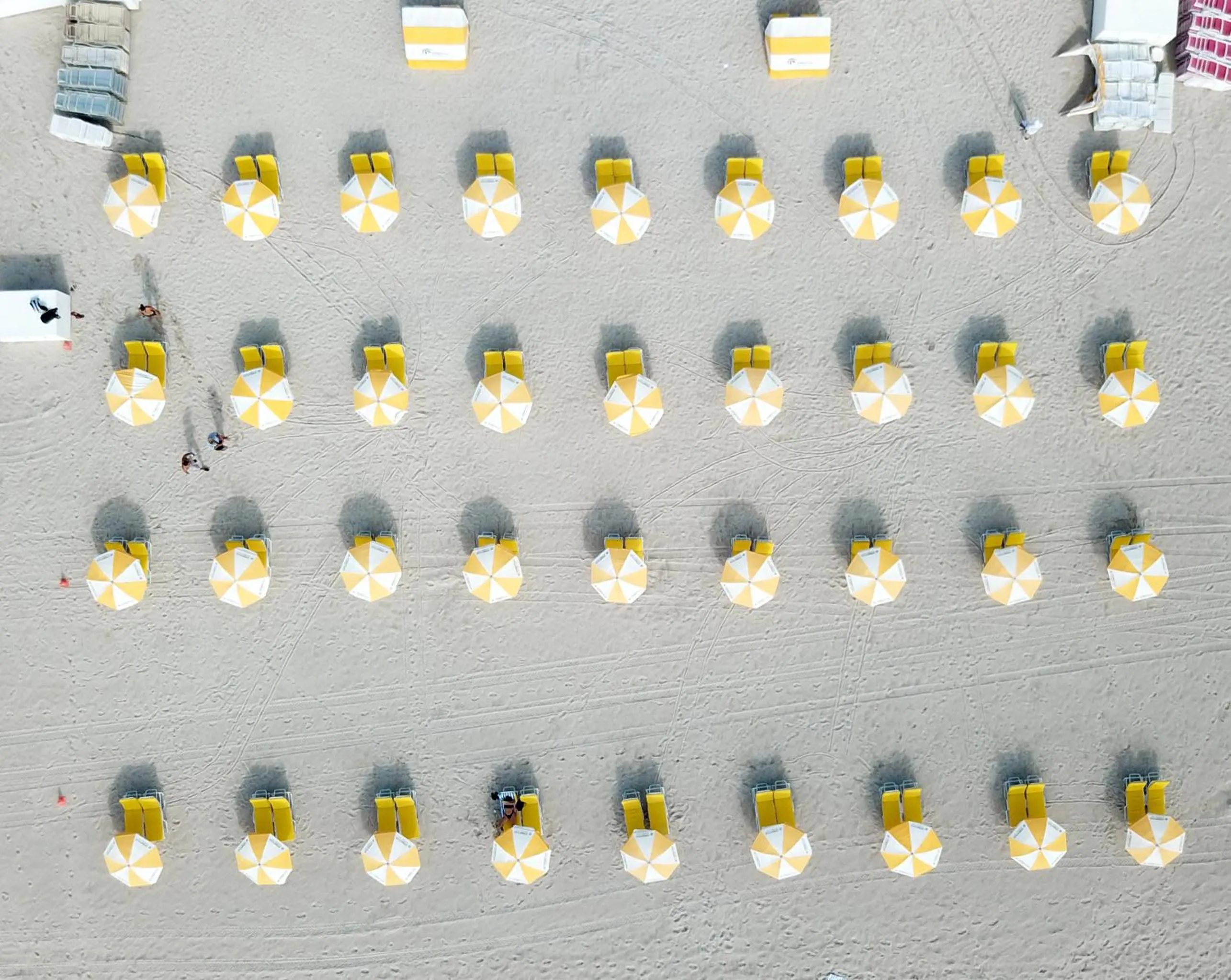 Beach in Rock Apartments by Lowkl