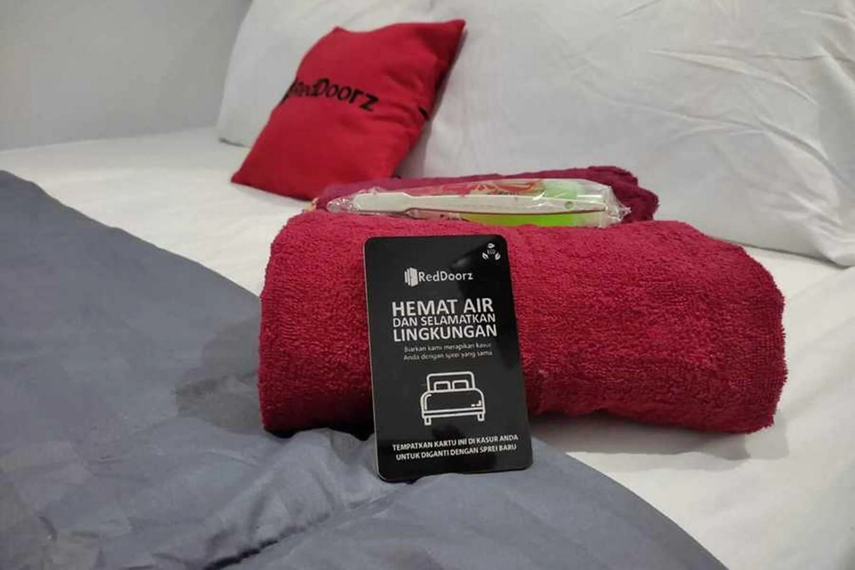 Bed in RedDoorz At Jalan Raya Baturaden