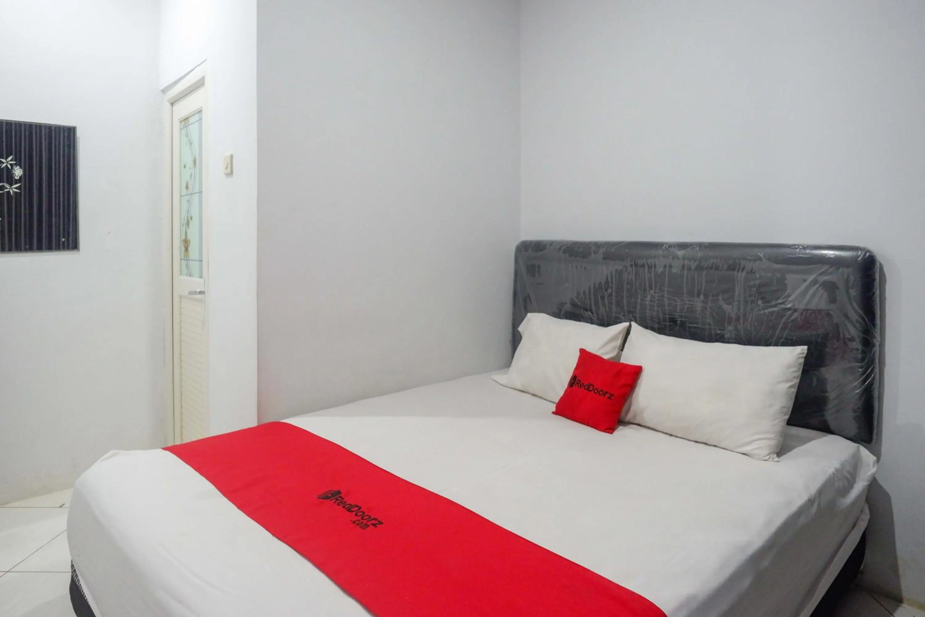 Bed in RedDoorz At Jalan Raya Baturaden