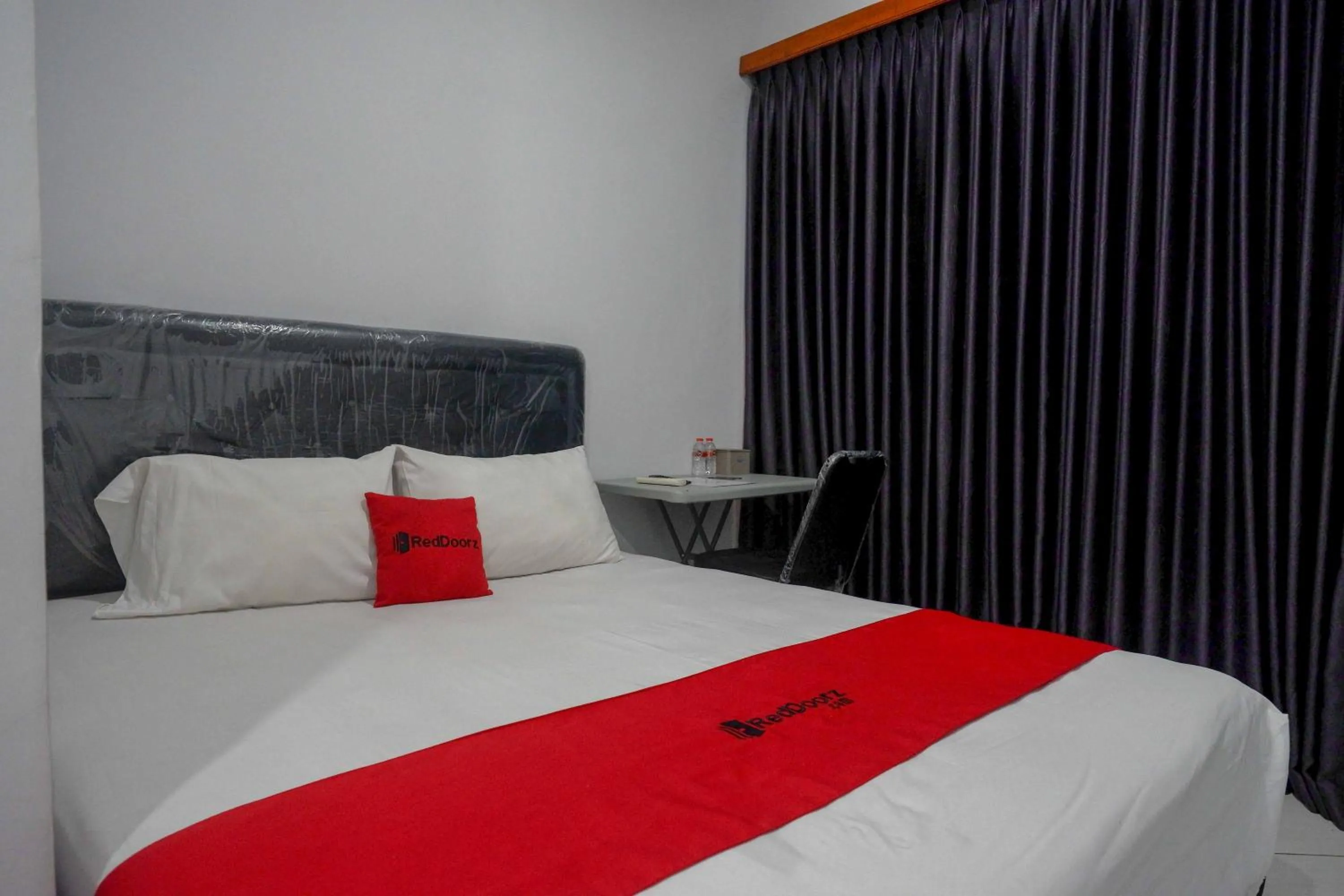 Bed in RedDoorz At Jalan Raya Baturaden