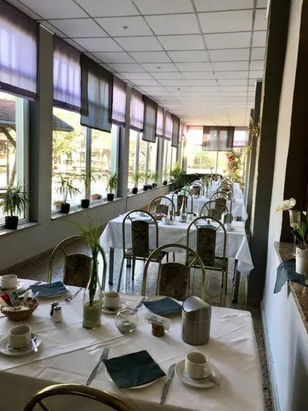 Restaurant/places to eat in Hotel Schöne Aussicht