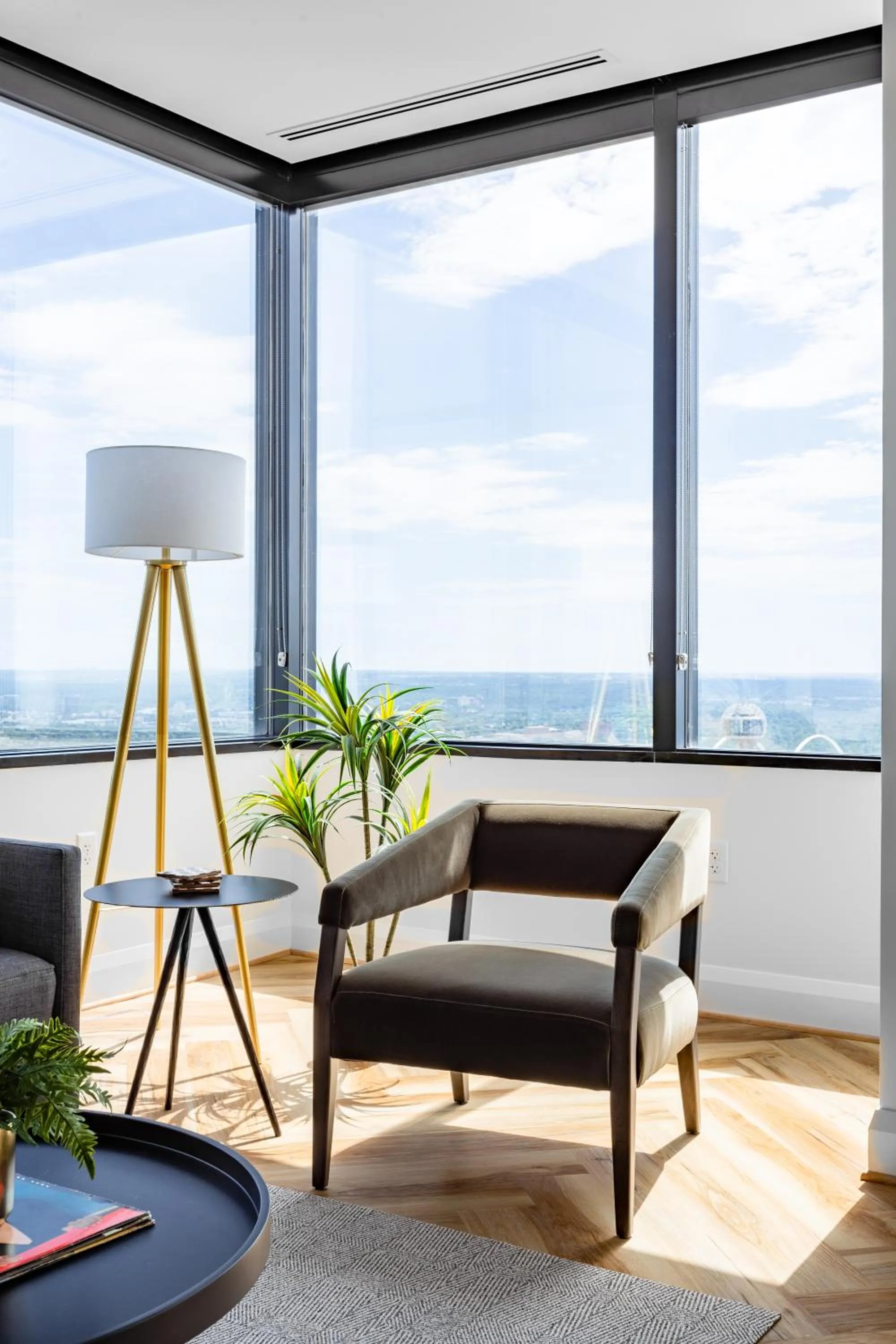 Living room in Mint House Dallas Downtown By Kasa