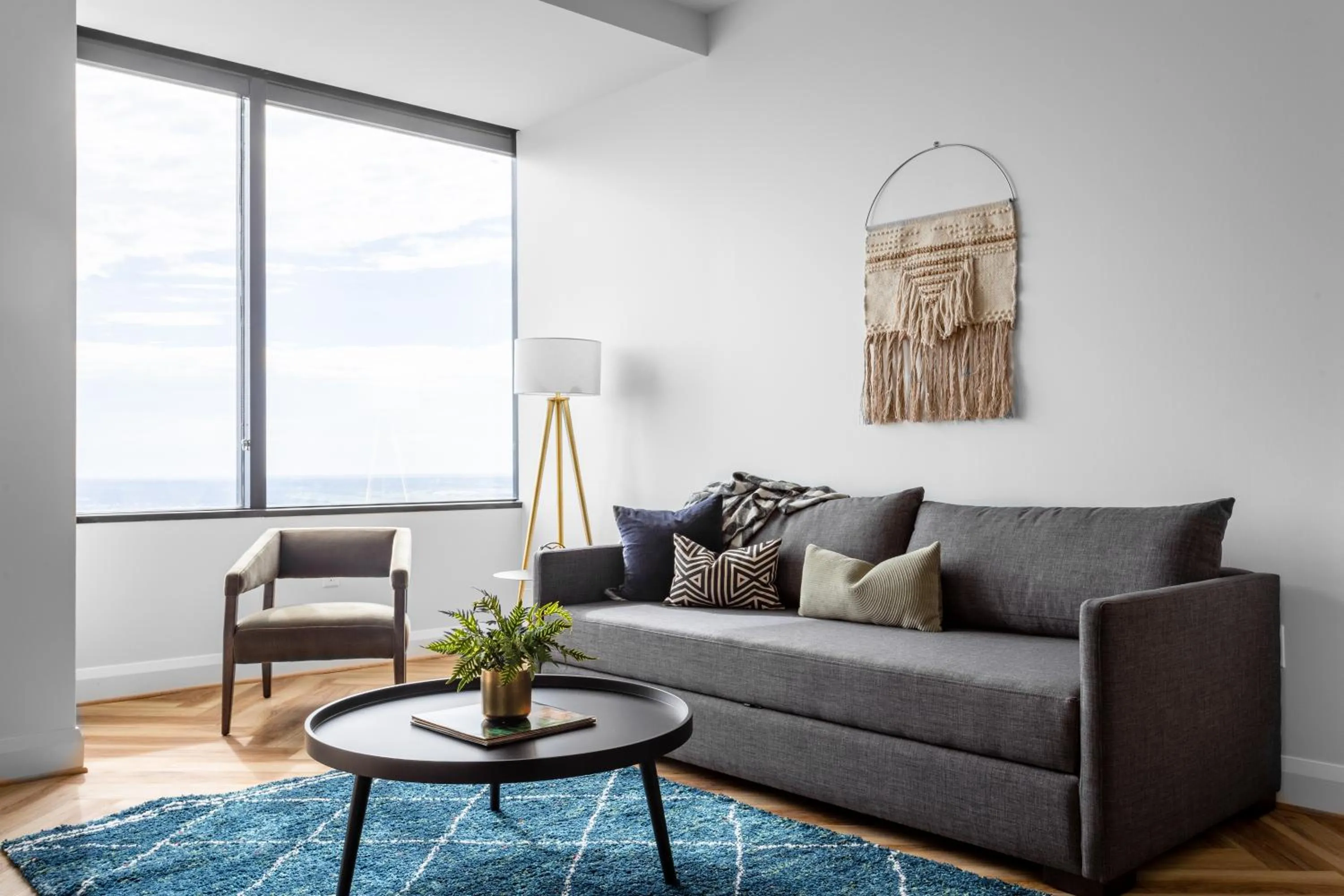 Living room in Mint House Dallas Downtown By Kasa