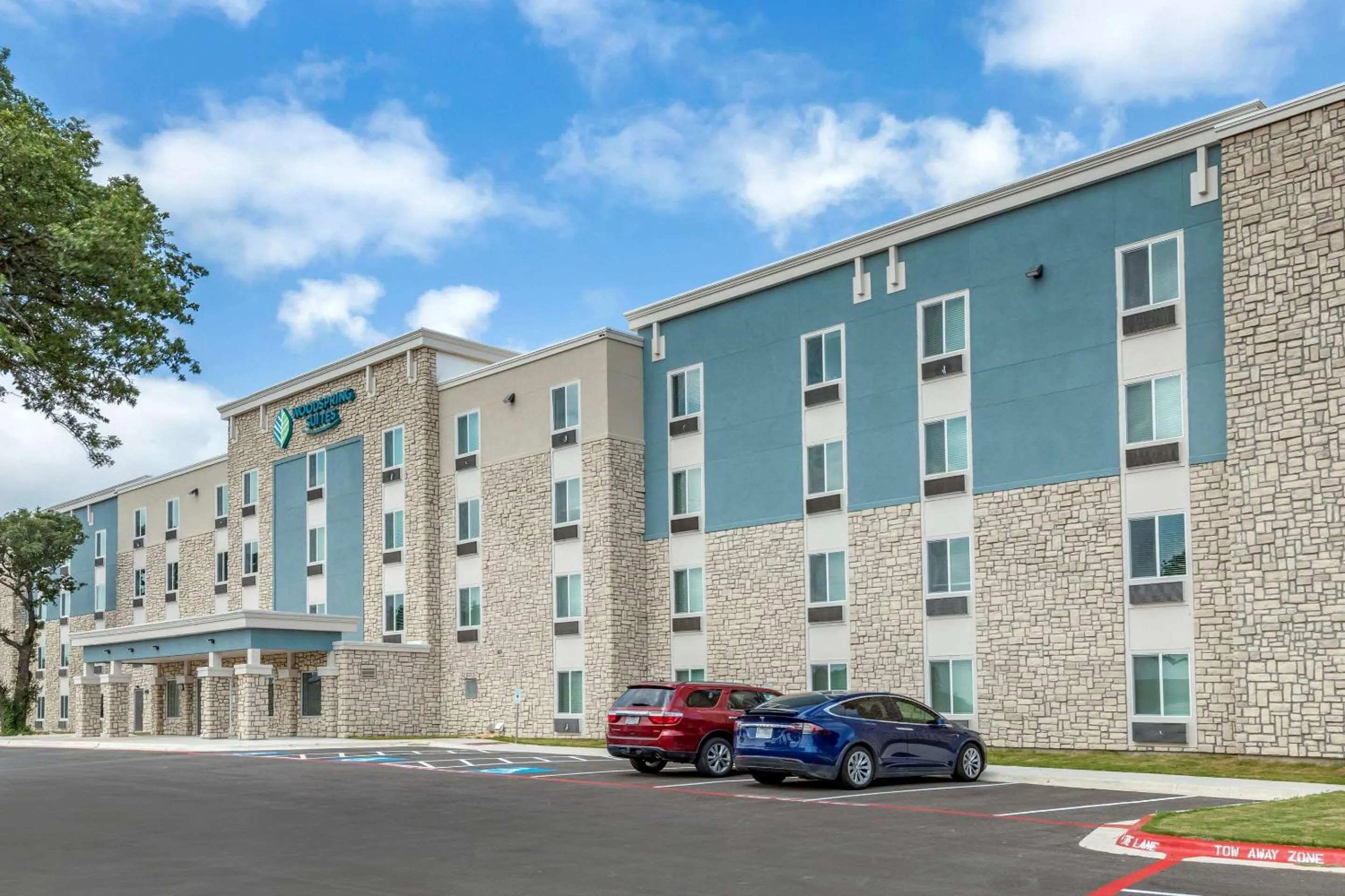 Property building in WoodSpring Suites Austin Georgetown