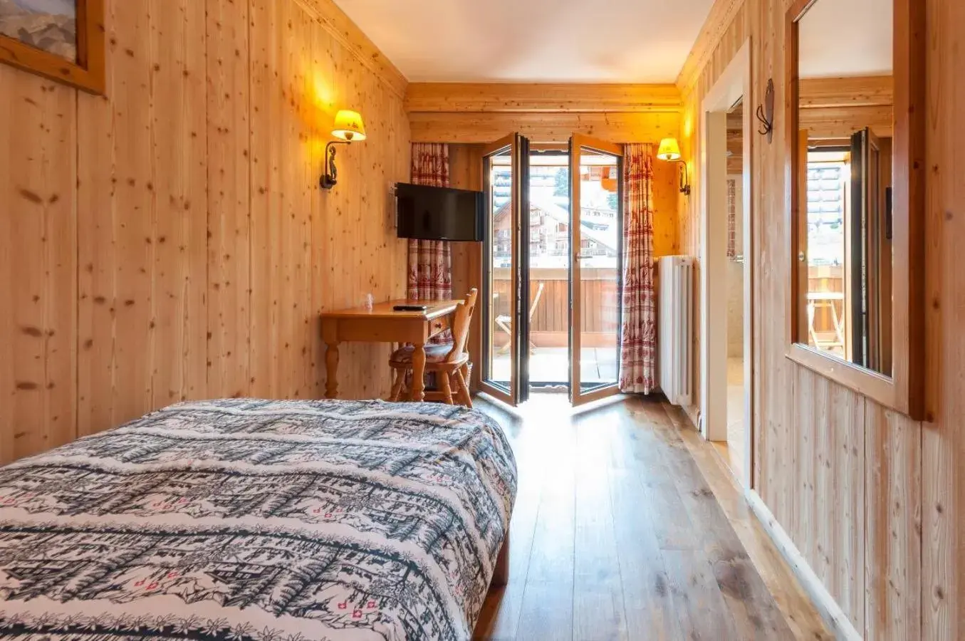 Standard Single Room in Alpe Fleurie Hôtel & Restaurant Standard Single Room in Alpe Fleurie Hôtel & Restaurant