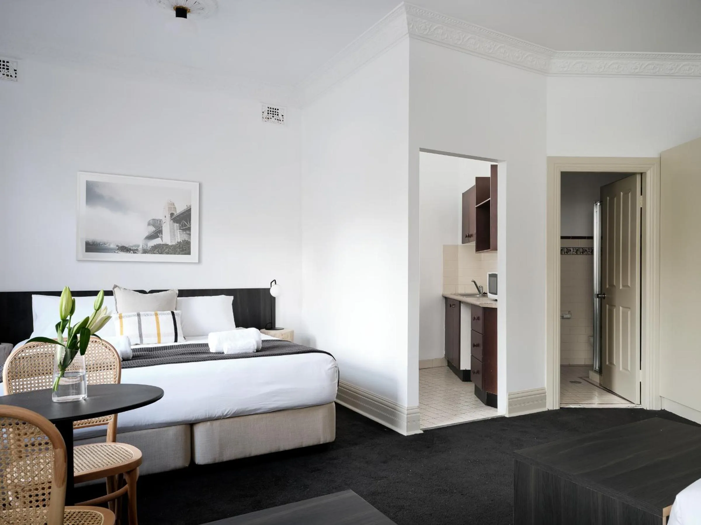 Bathroom, Bed in Dunkirk Hotel Pyrmont