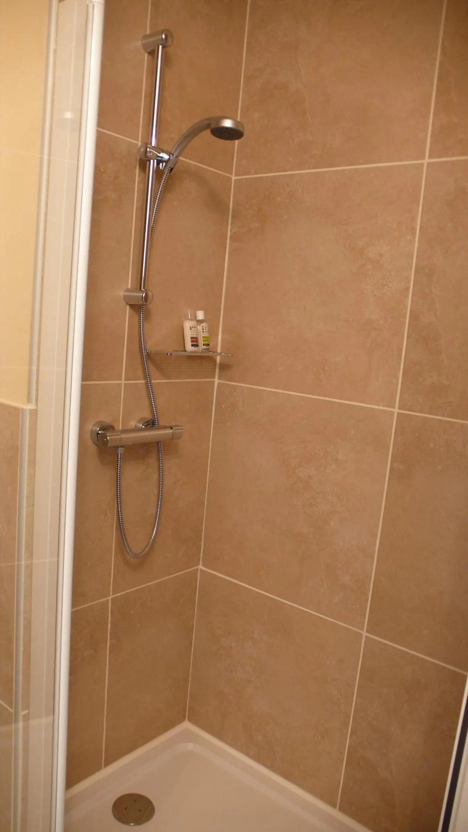 Shower in Villa Mons