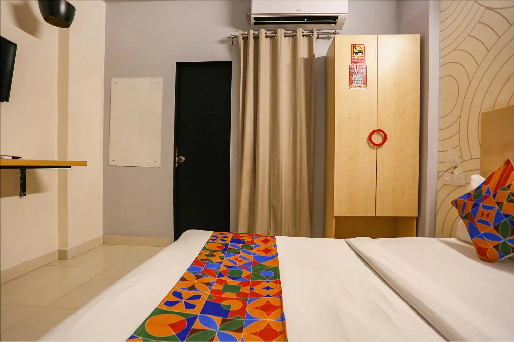 Photo of the whole room, Bed in FabHotel Grand Capitol