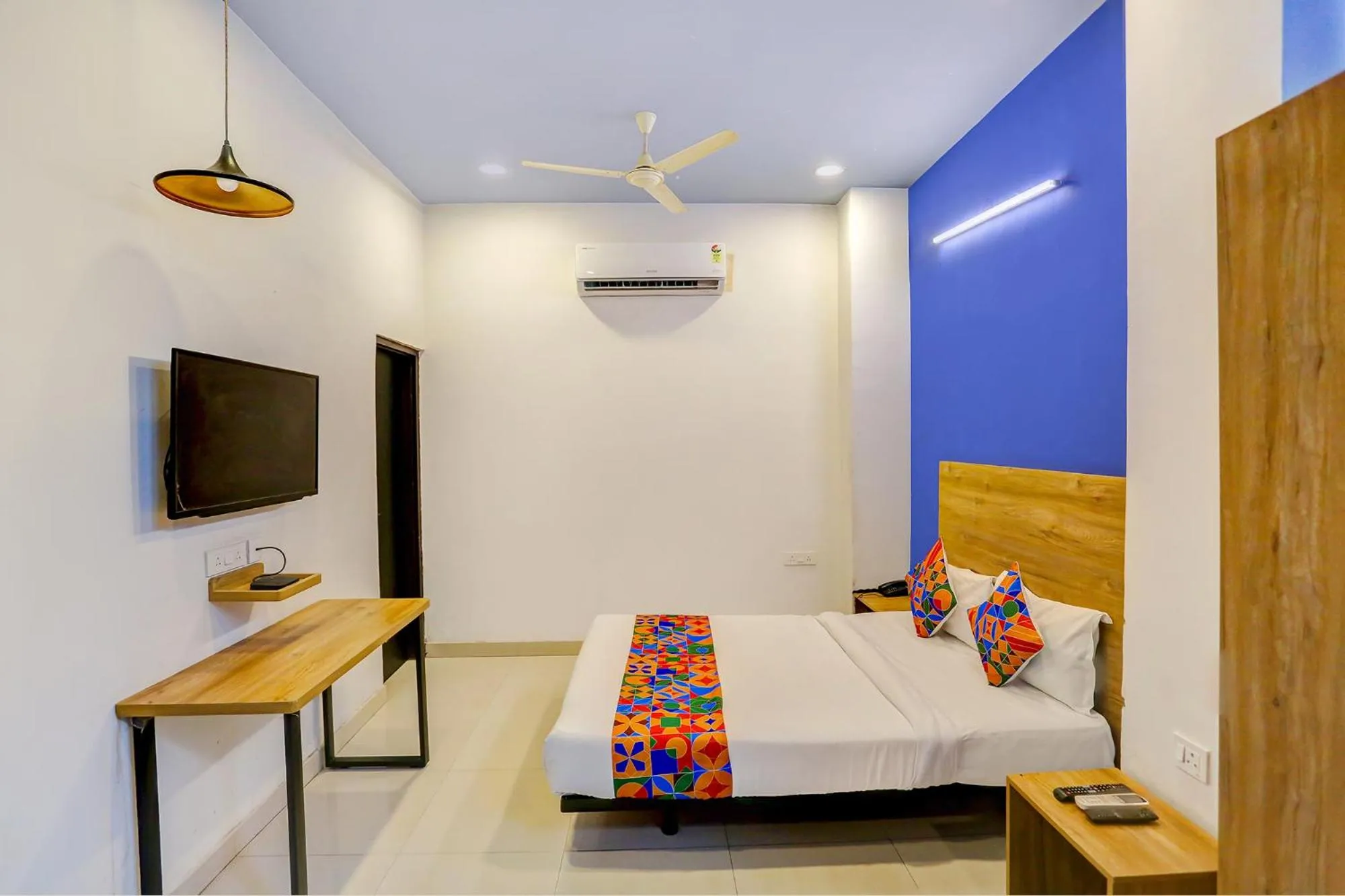 TV and multimedia, Bed in FabHotel Grand Capitol