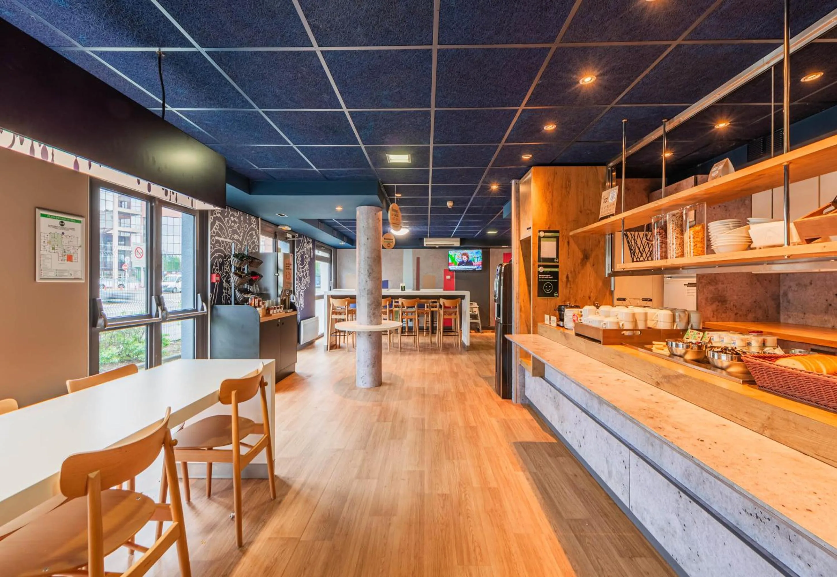 Restaurant/places to eat in B&B HOTEL SCHILTIGHEIM Nord