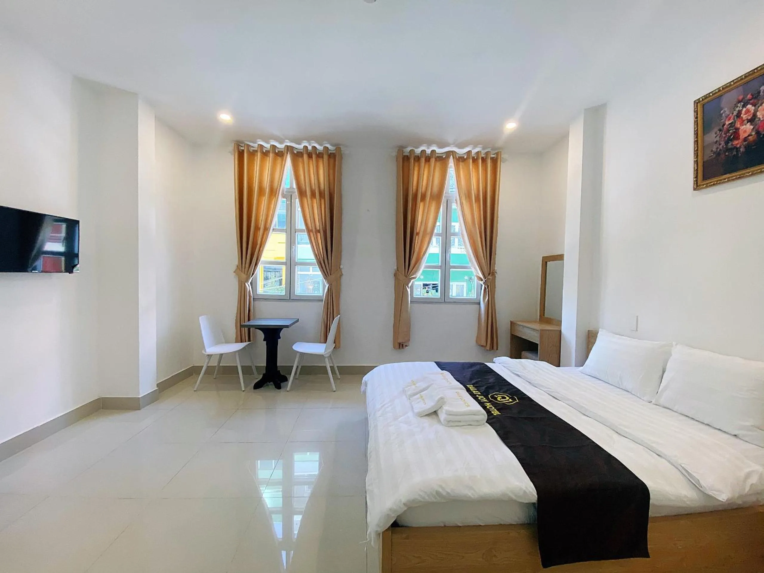 Seating area, Bed in Dalat Joy Hotel