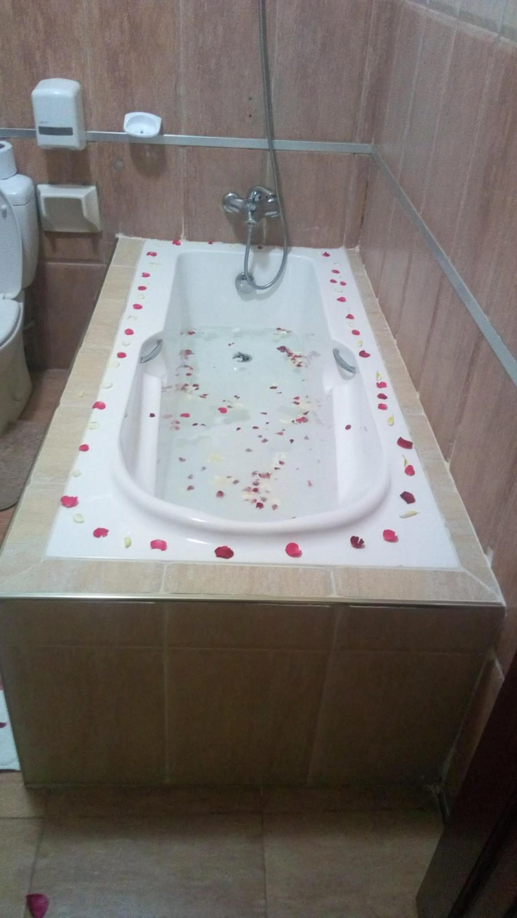 Bath in New Charity Hotel International