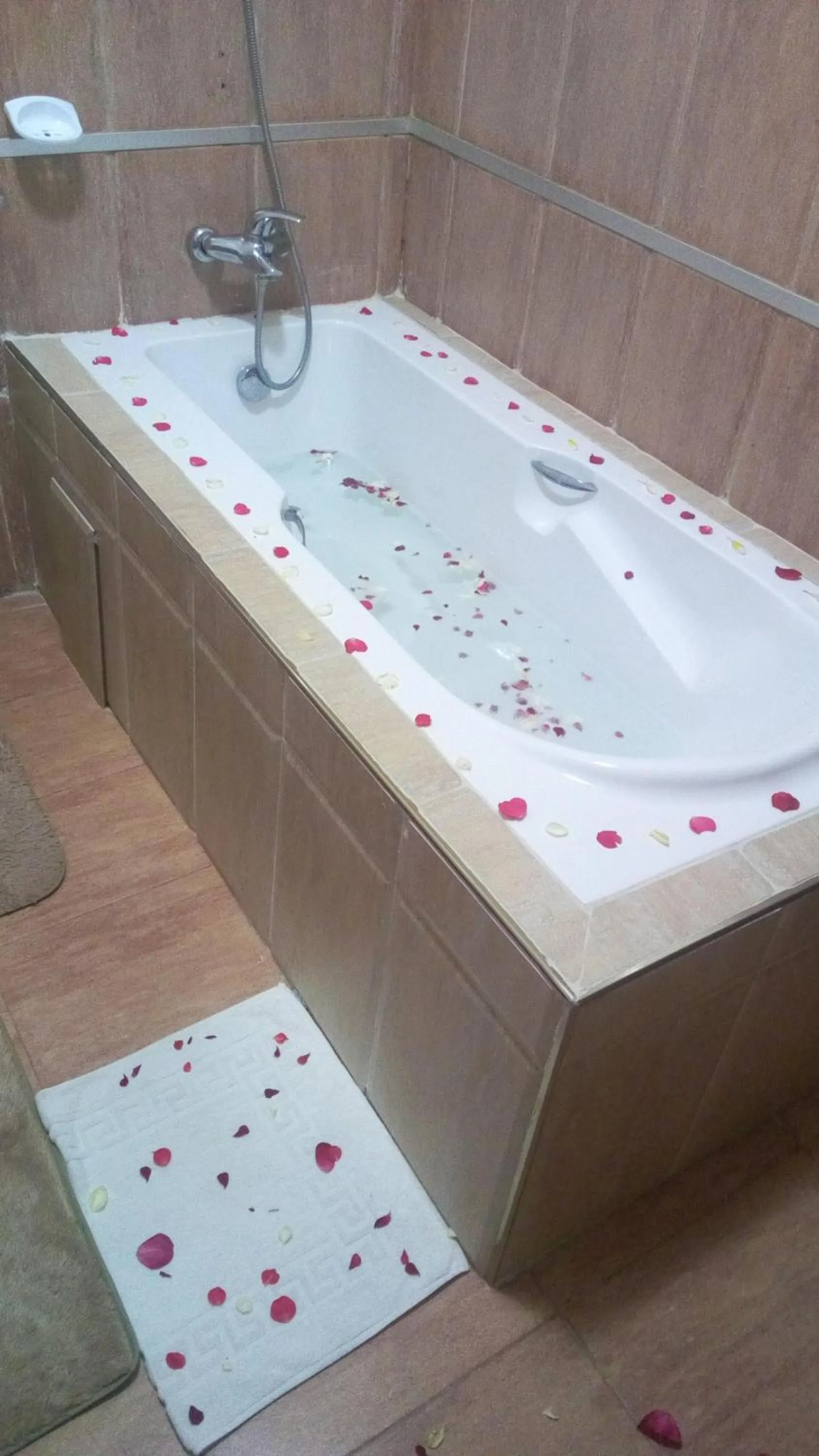 Bath in New Charity Hotel International