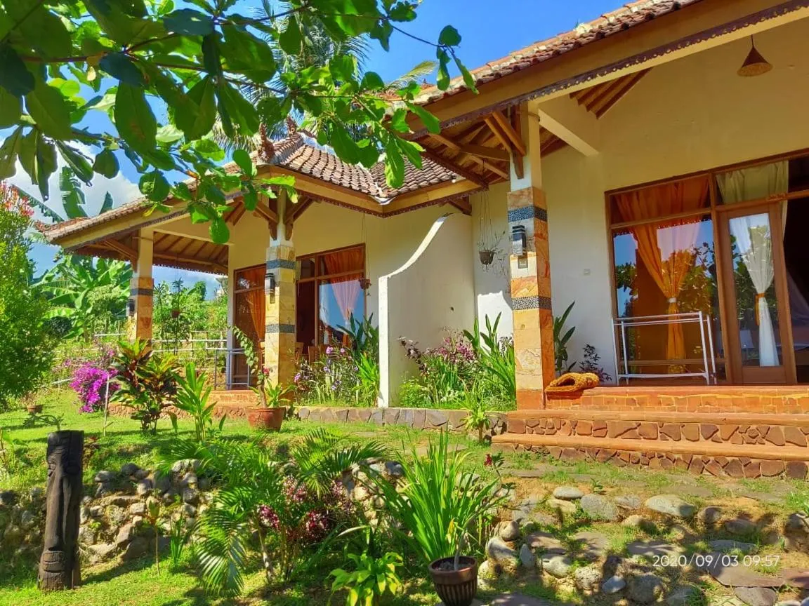 Garden view in Bale Sebaya Bungalows
